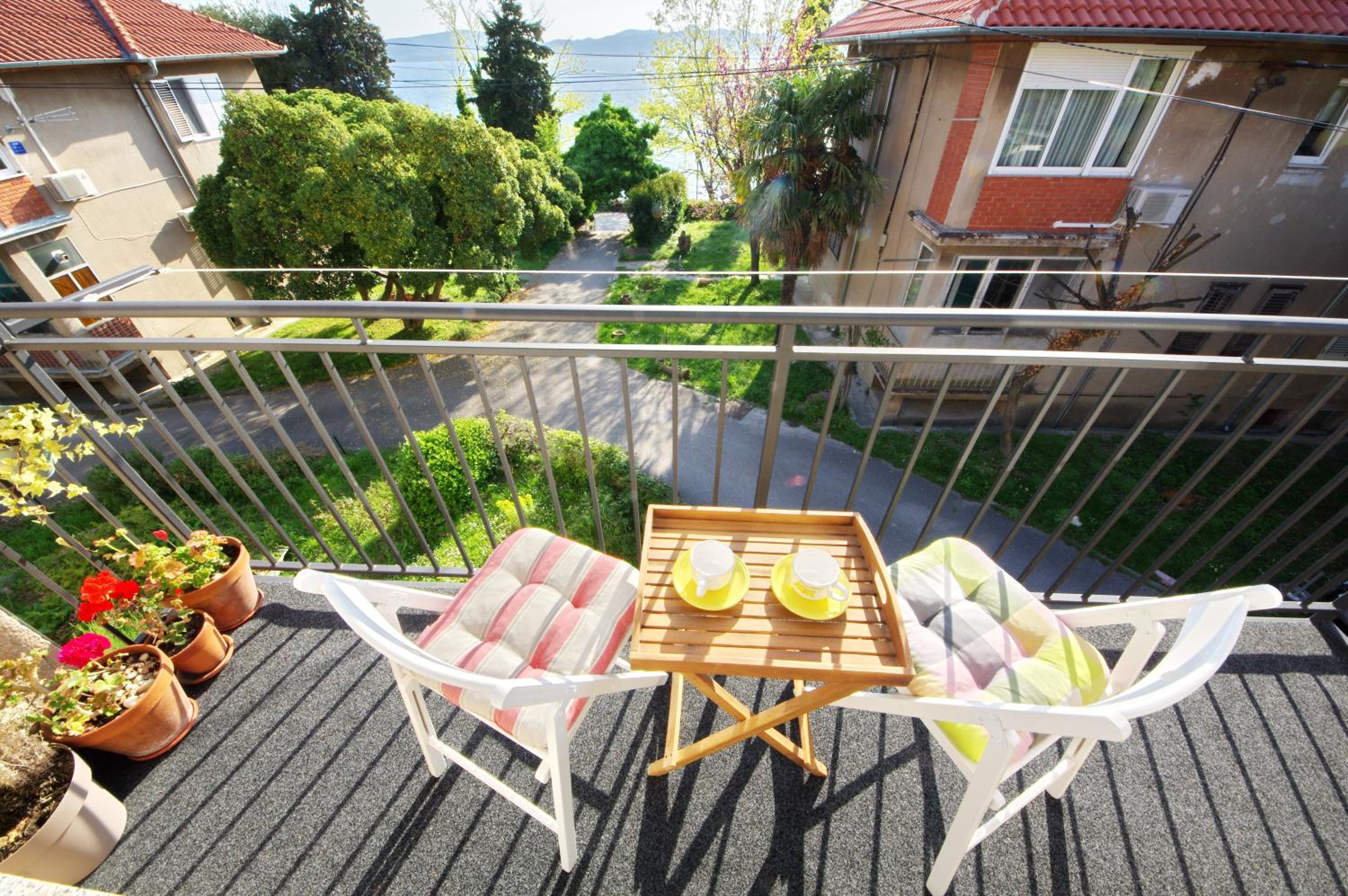 Apartment with Balcony - Photo 10