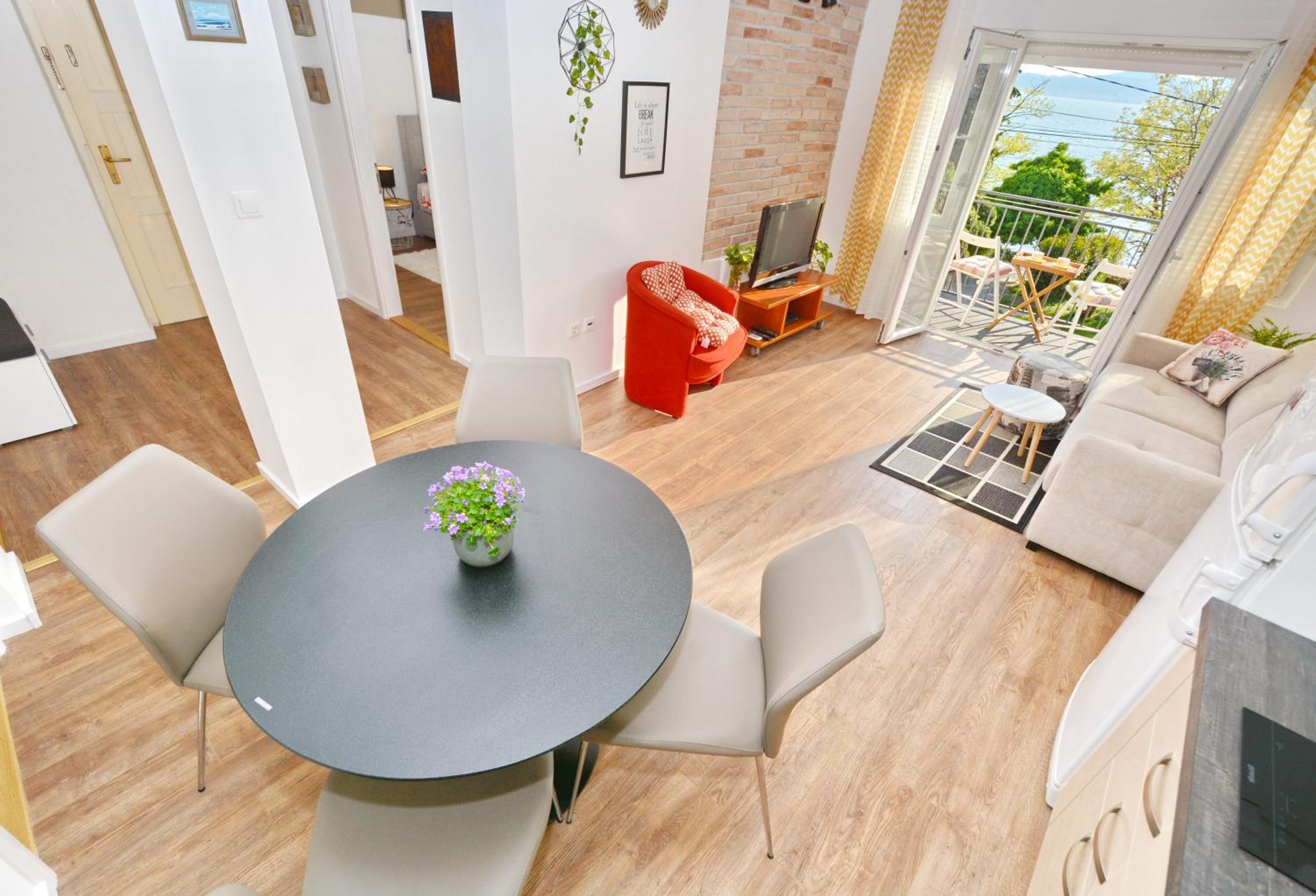 Apartment with Balcony - Photo 36