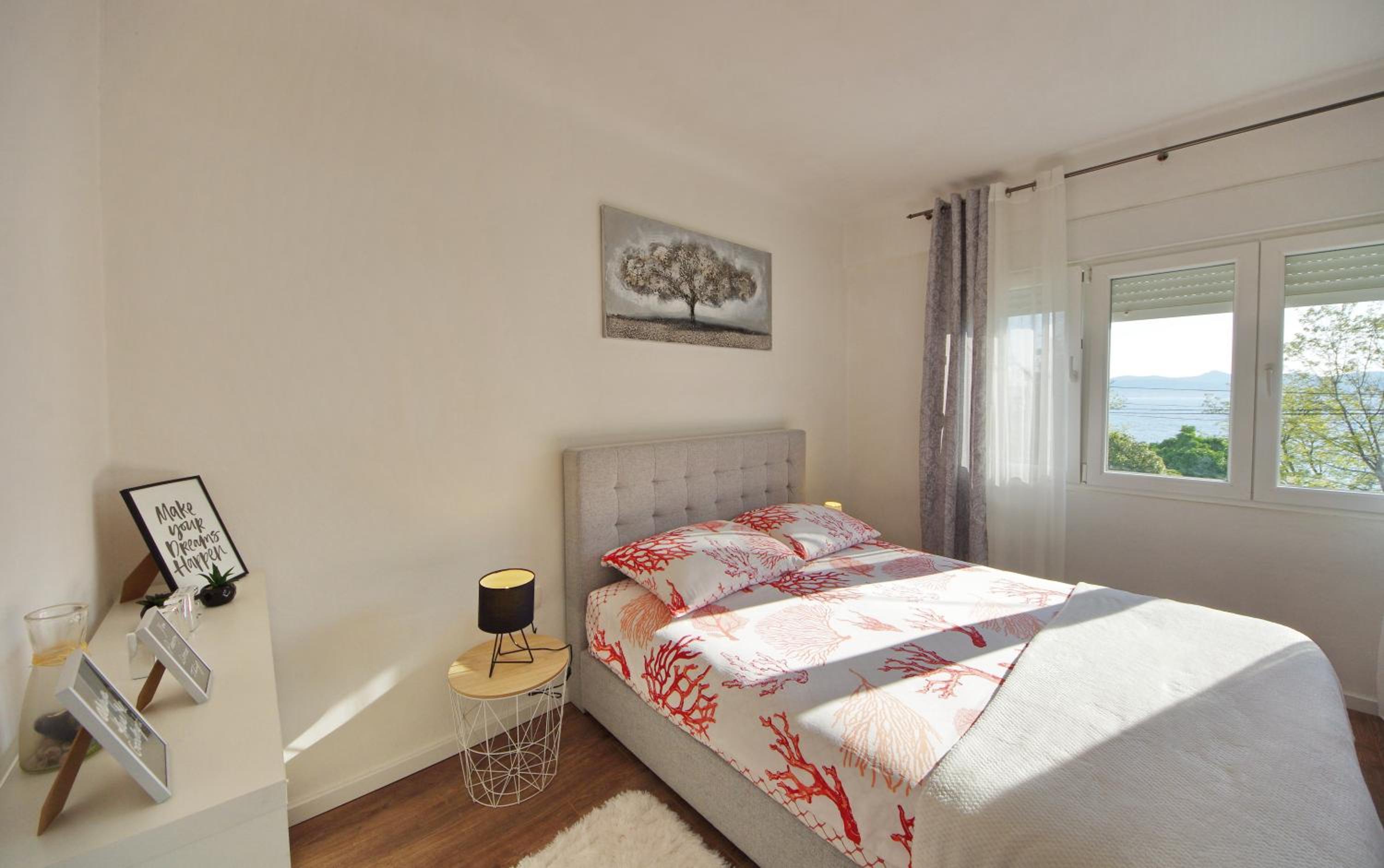 Apartment with Balcony - Photo 17