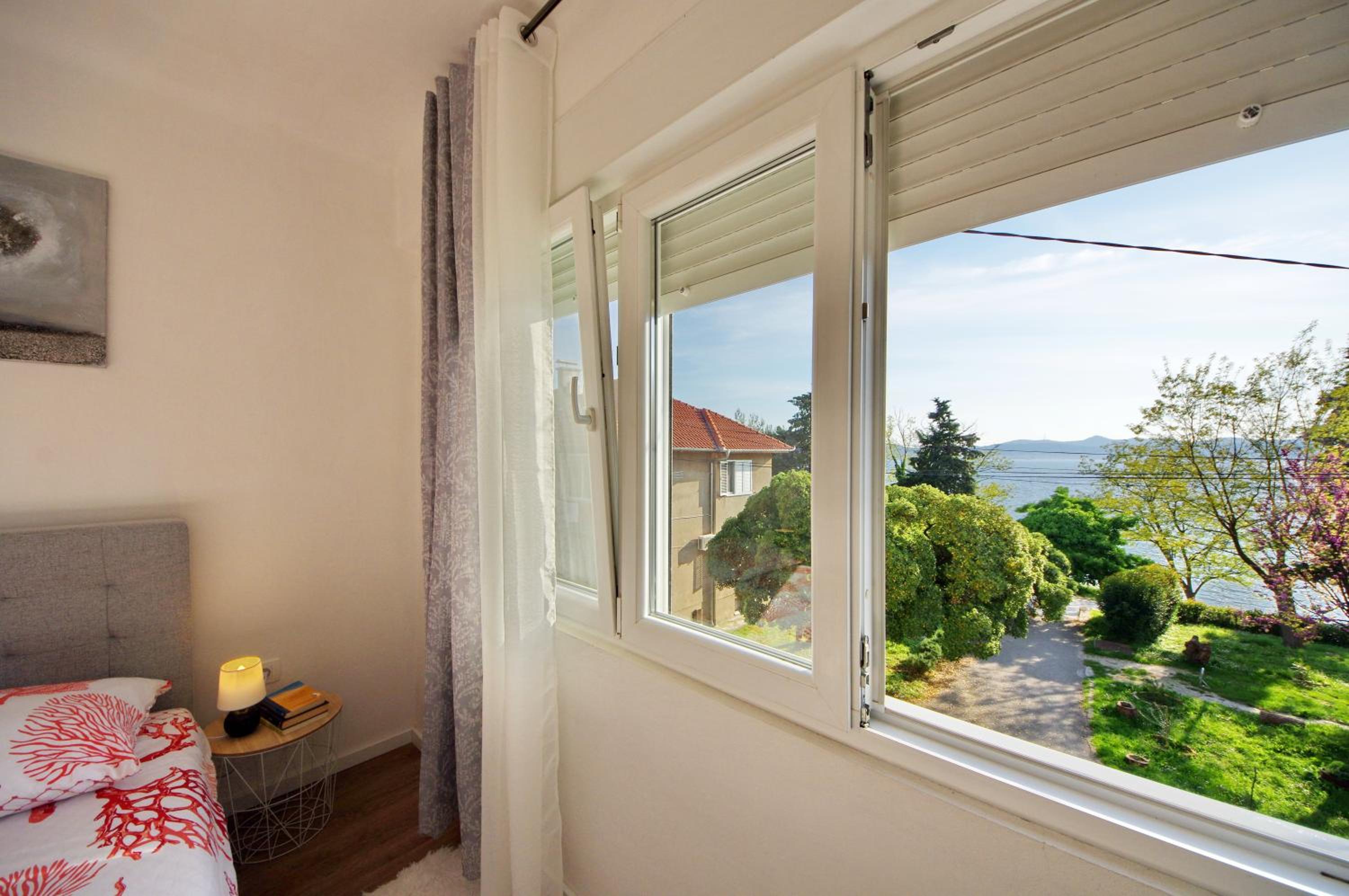 Apartment with Balcony - Photo 16