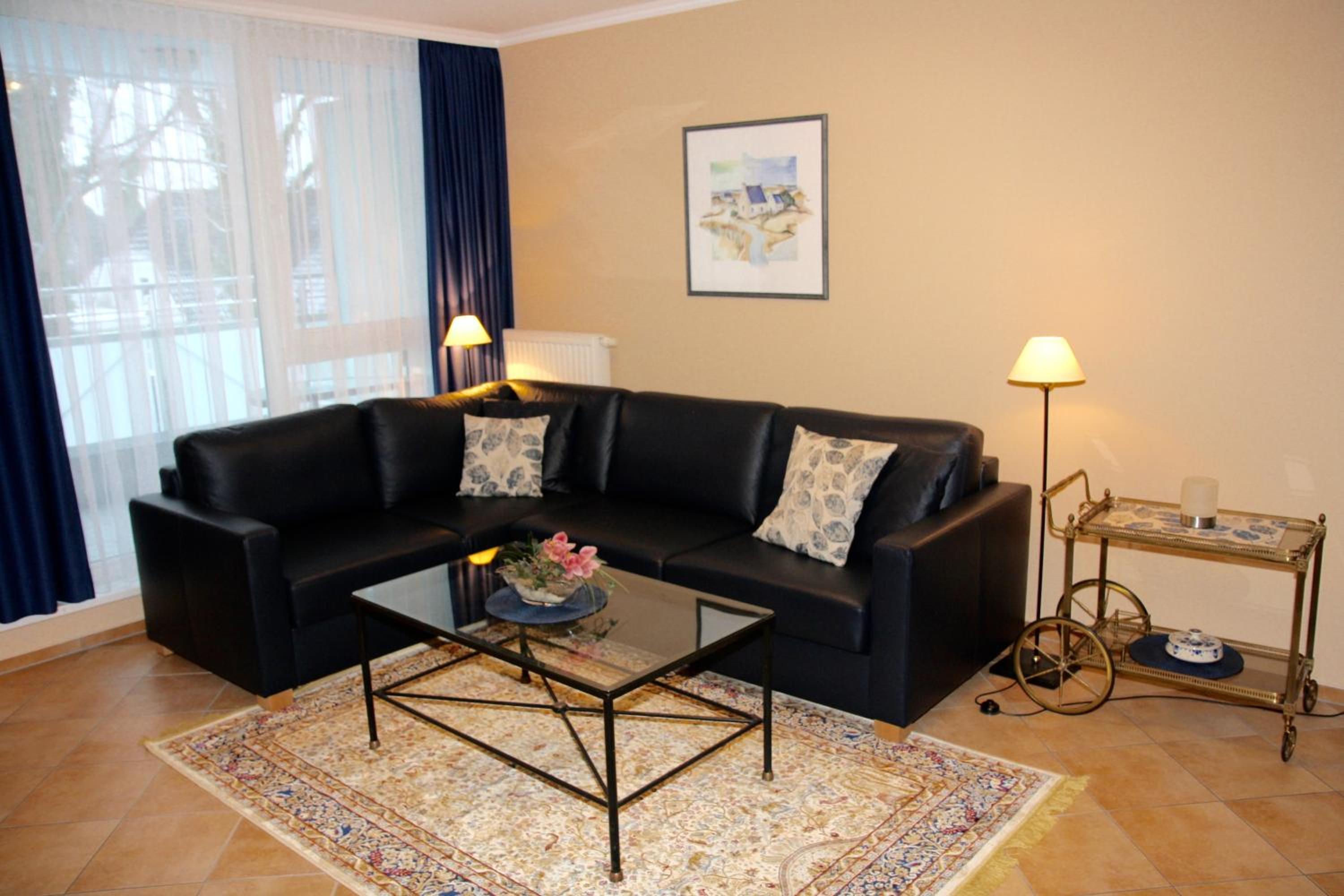 One-Bedroom Apartment photo 1
