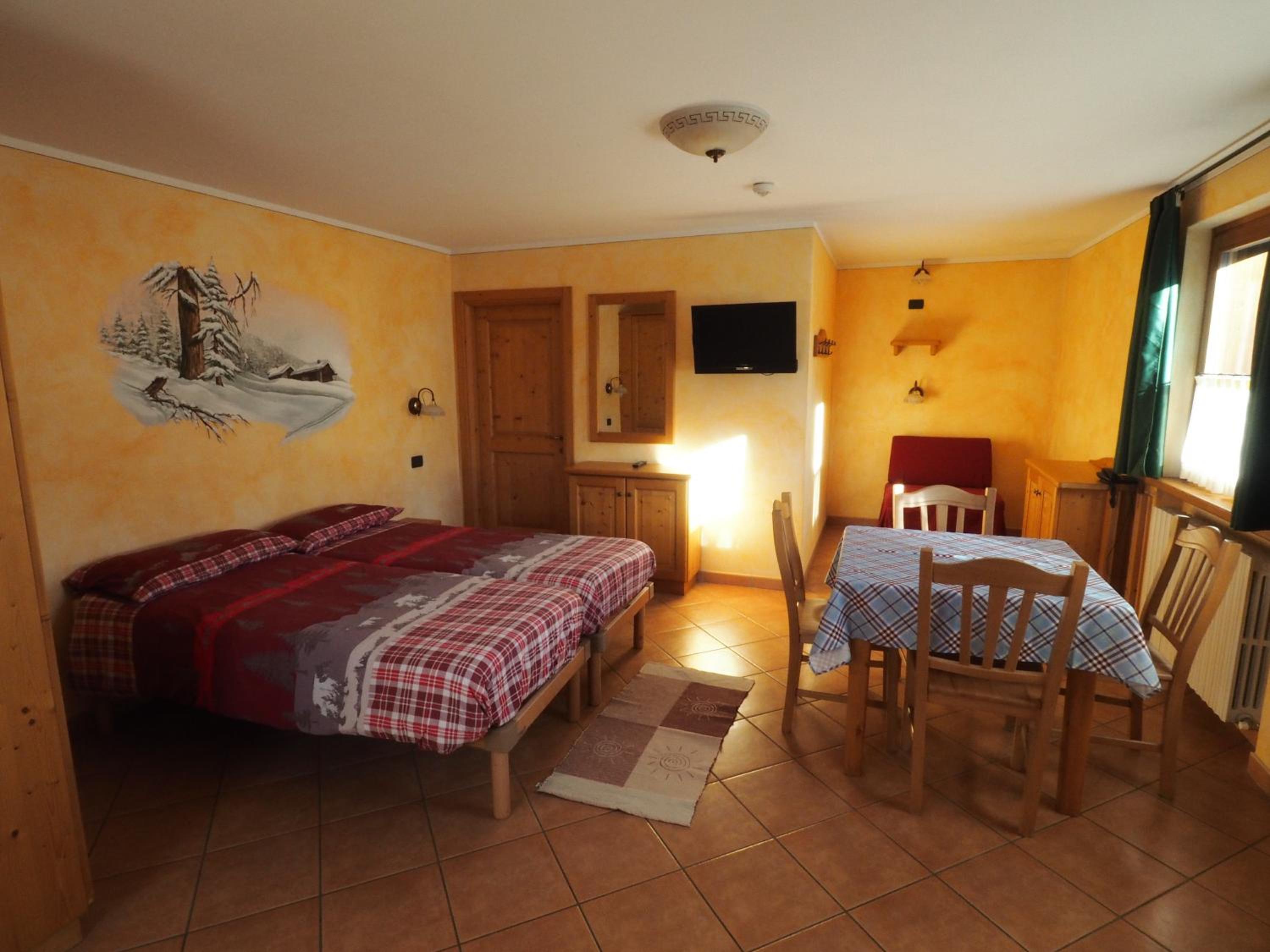 Studio Apartment - Photo 2