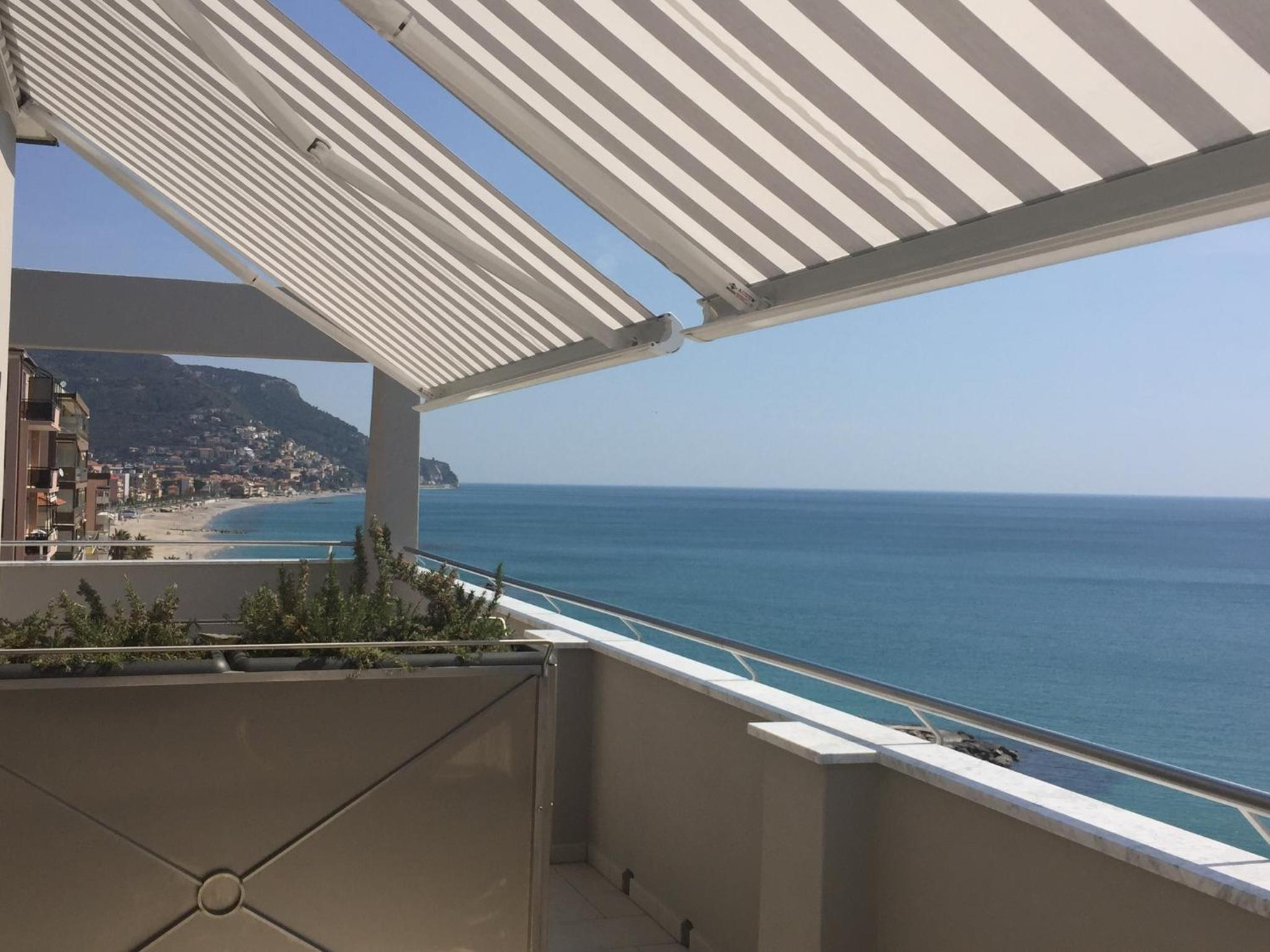 Deluxe Double Room with Balcony and Sea View photo 2