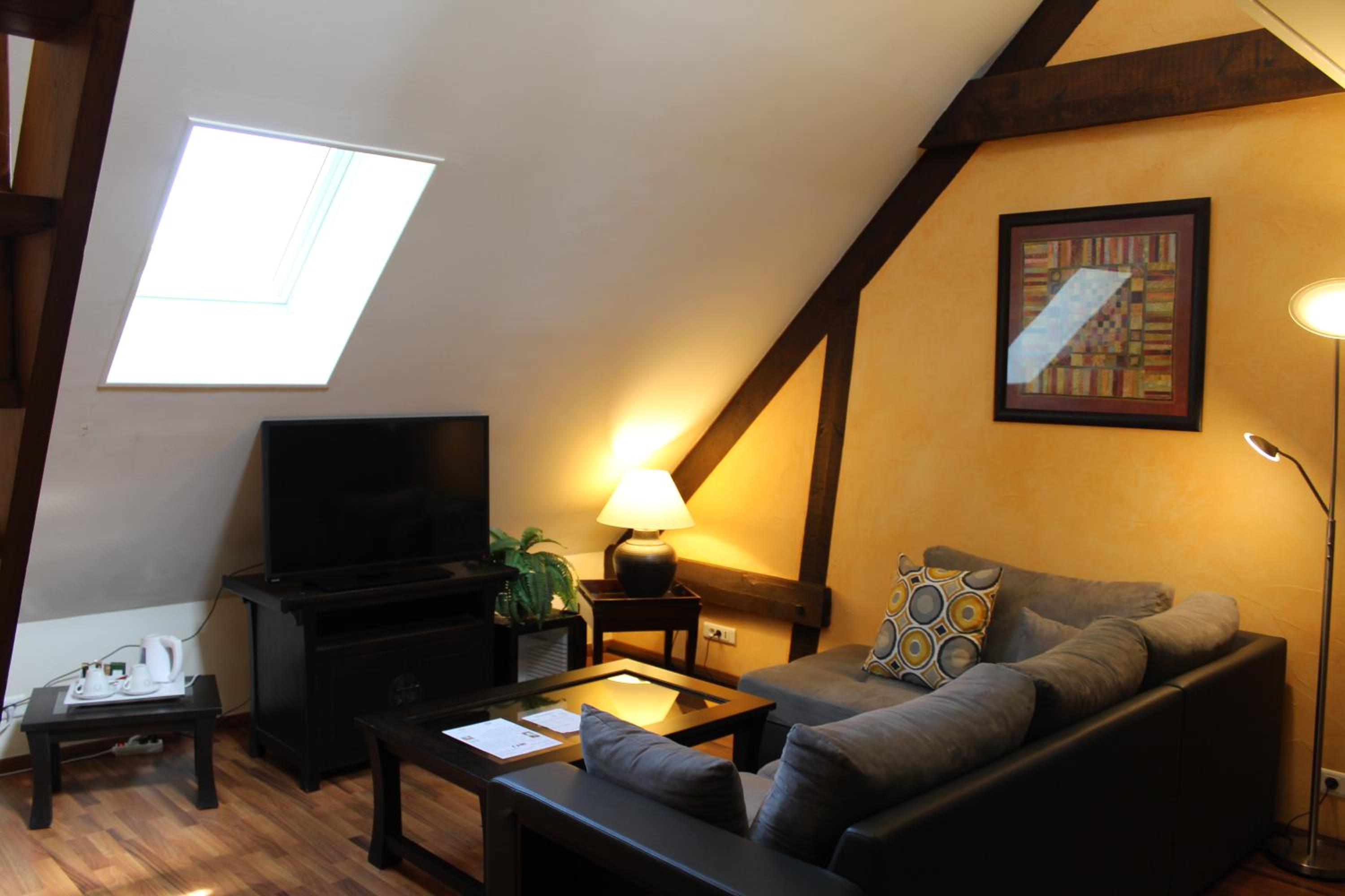 Suite - Photo 1