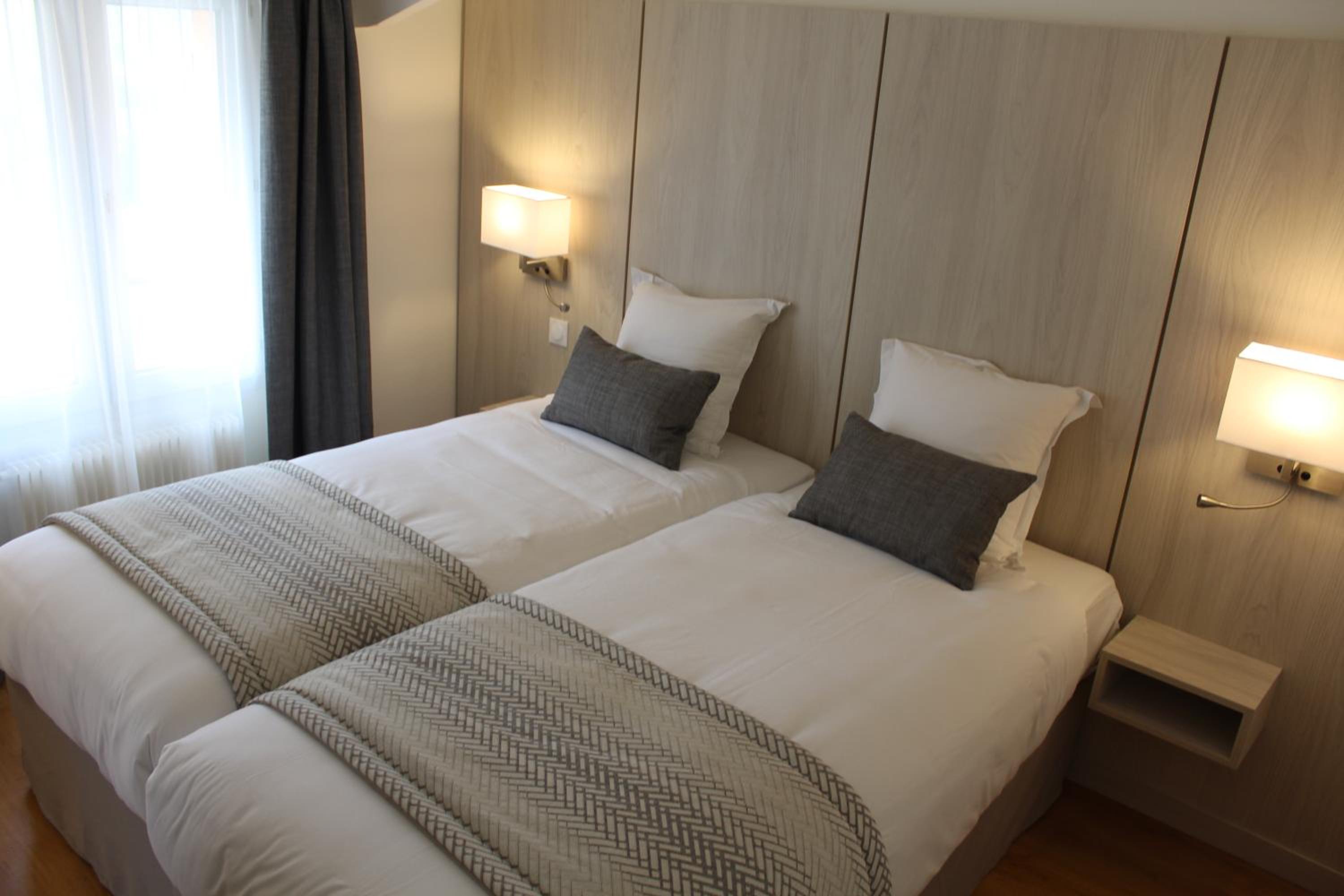 Standard Twin Room - Photo 2