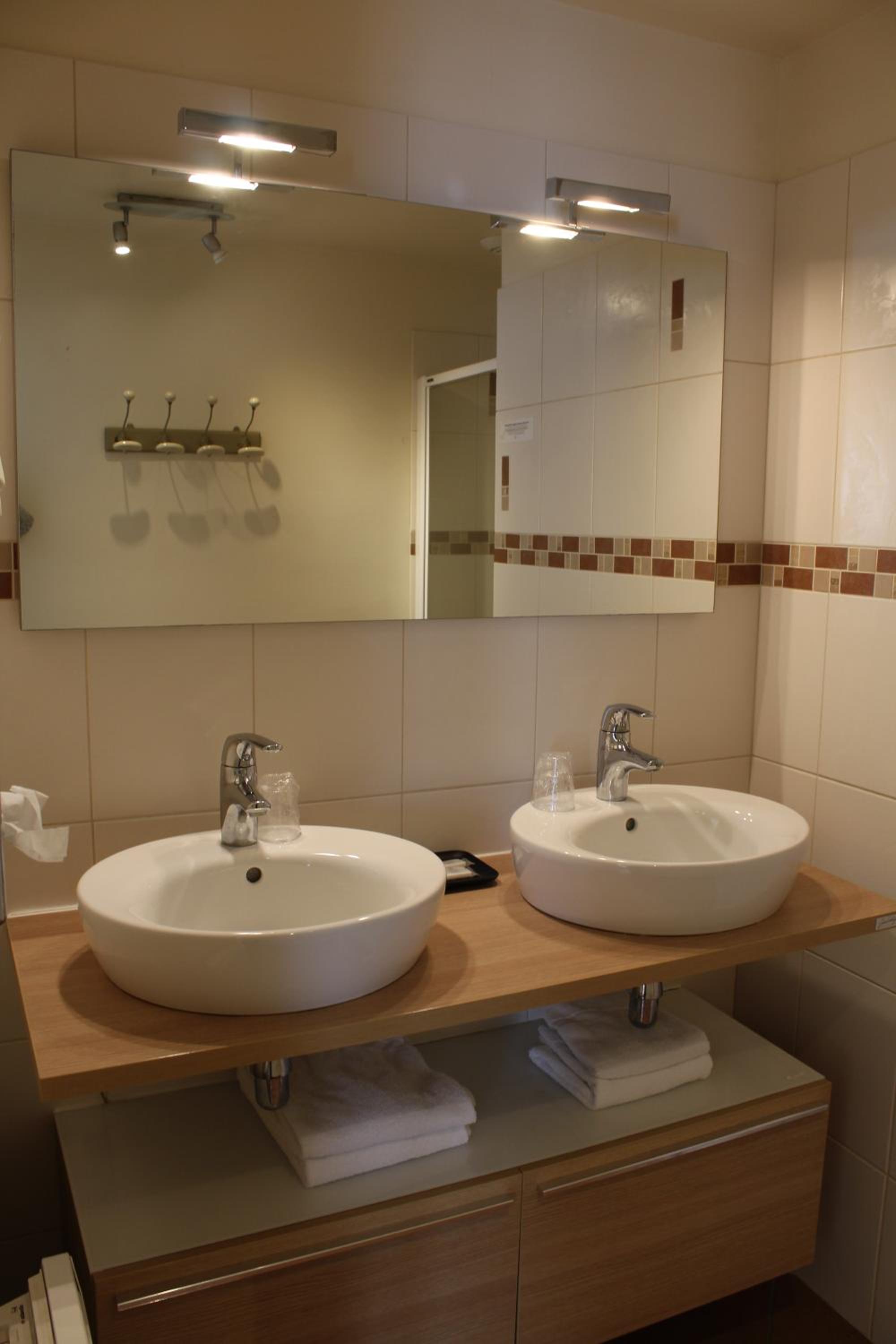 Suite - Photo 5