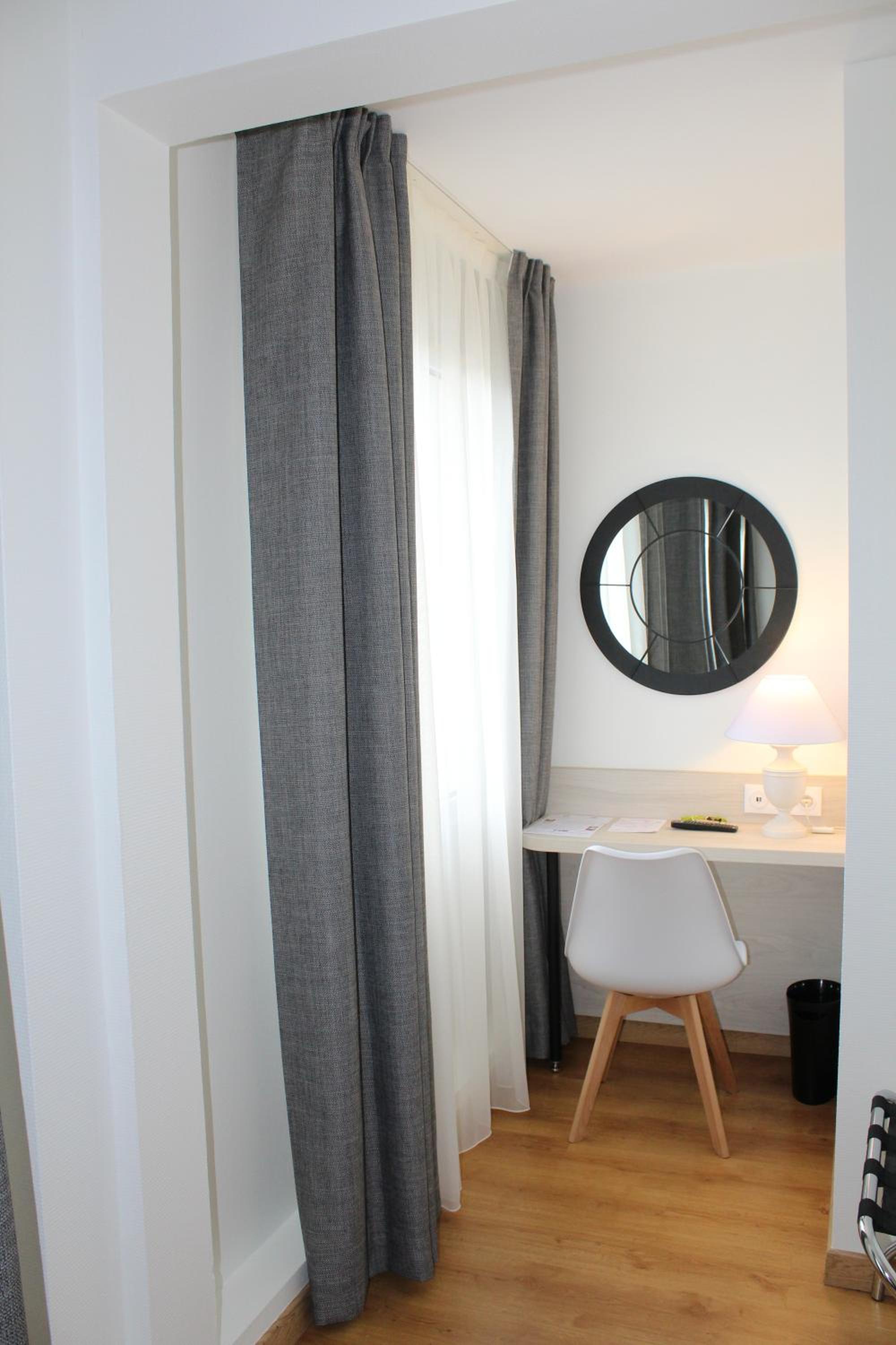 Standard Double Room - Photo 6