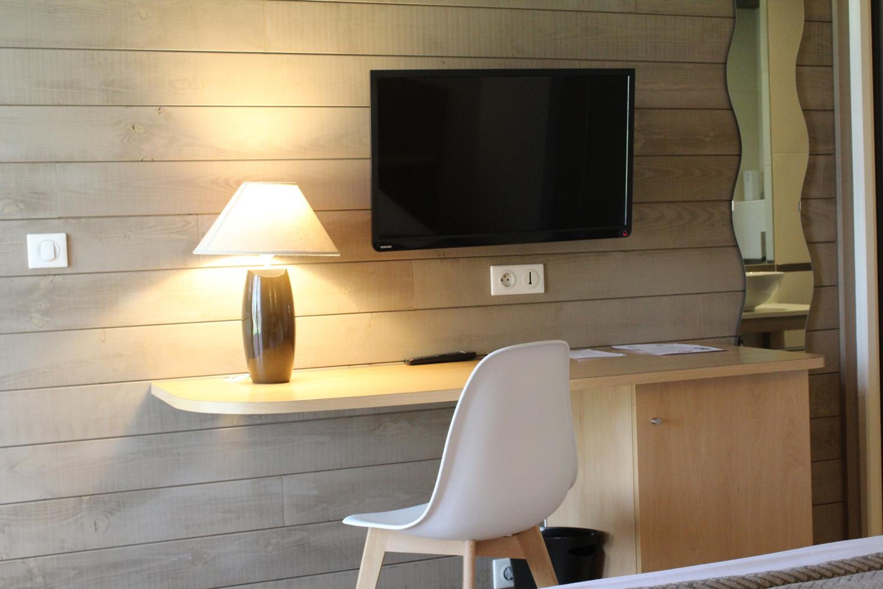 Standard Twin Room - Photo 1