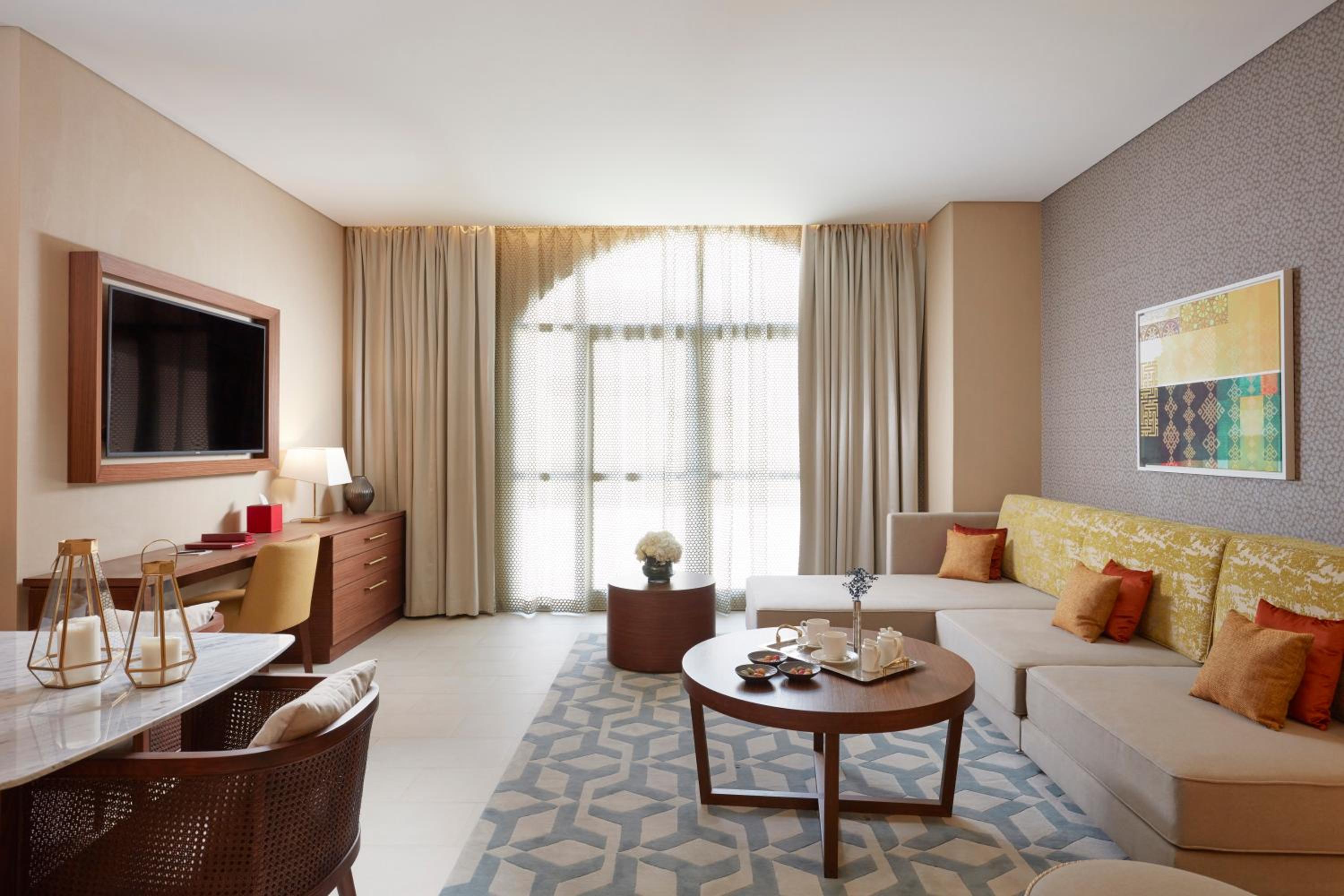 One-Bedroom Suite - Photo 4