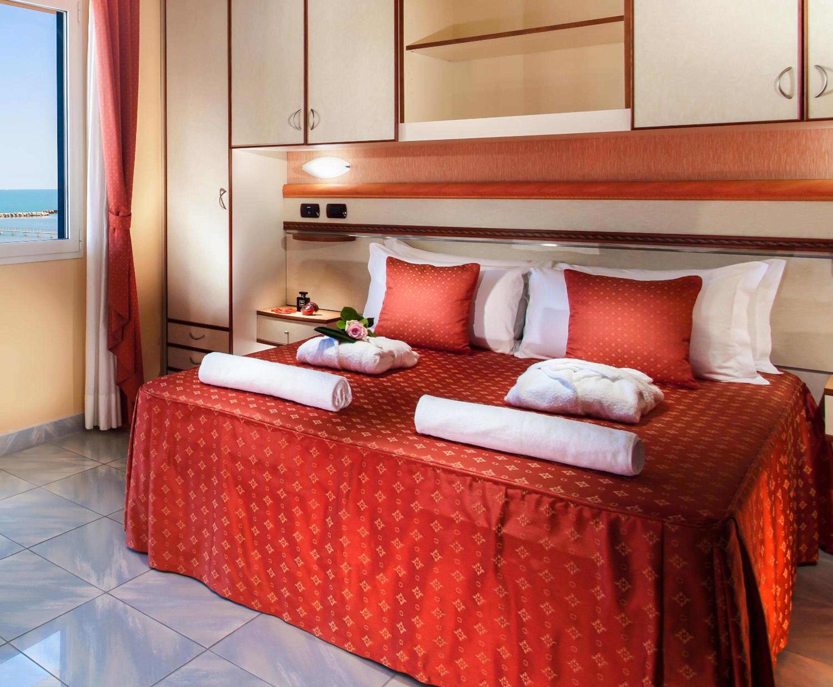 Double or Twin Room with Sea View photo 1