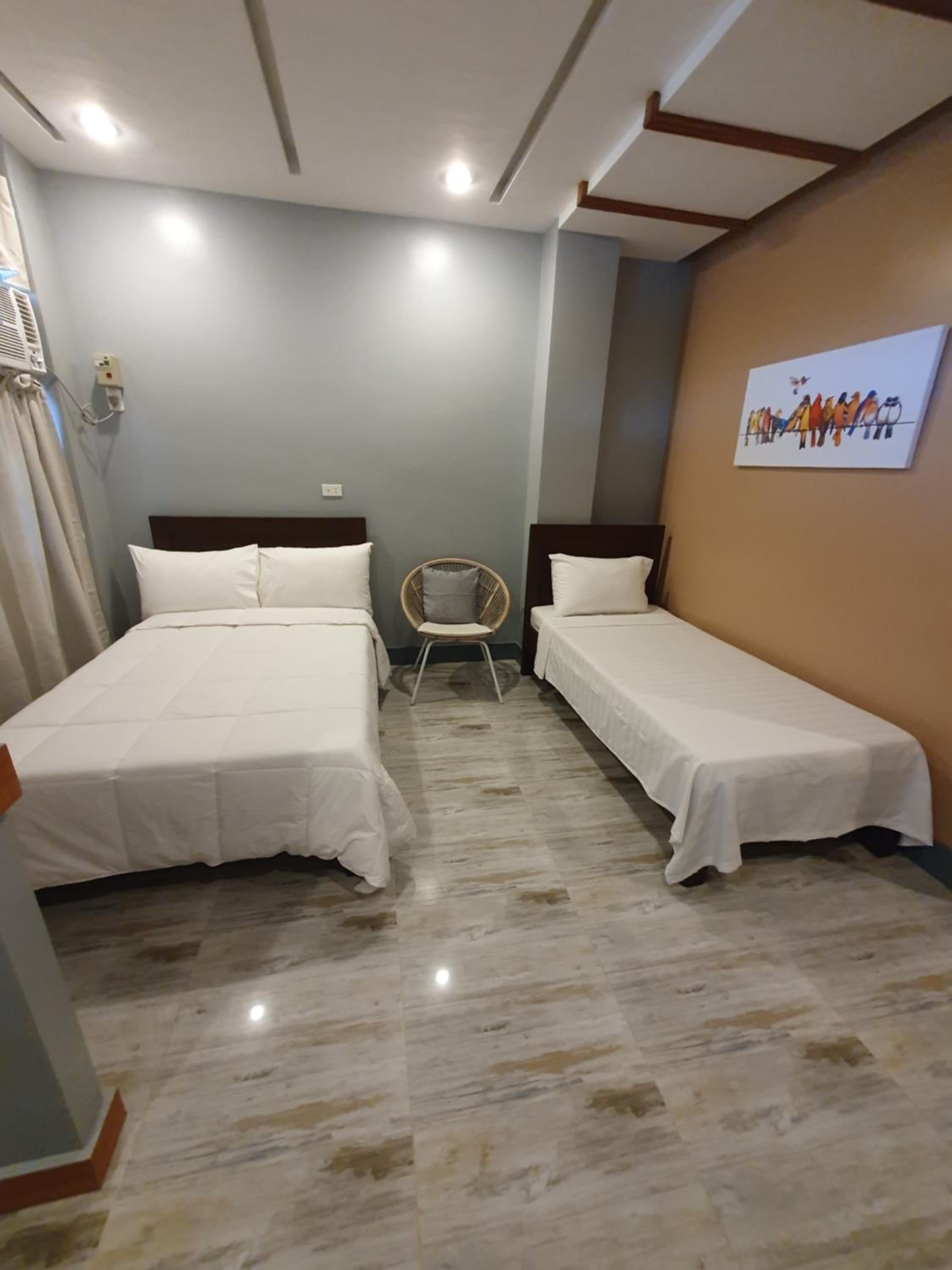 Basic Triple Room with Shared Bathroom photo 3