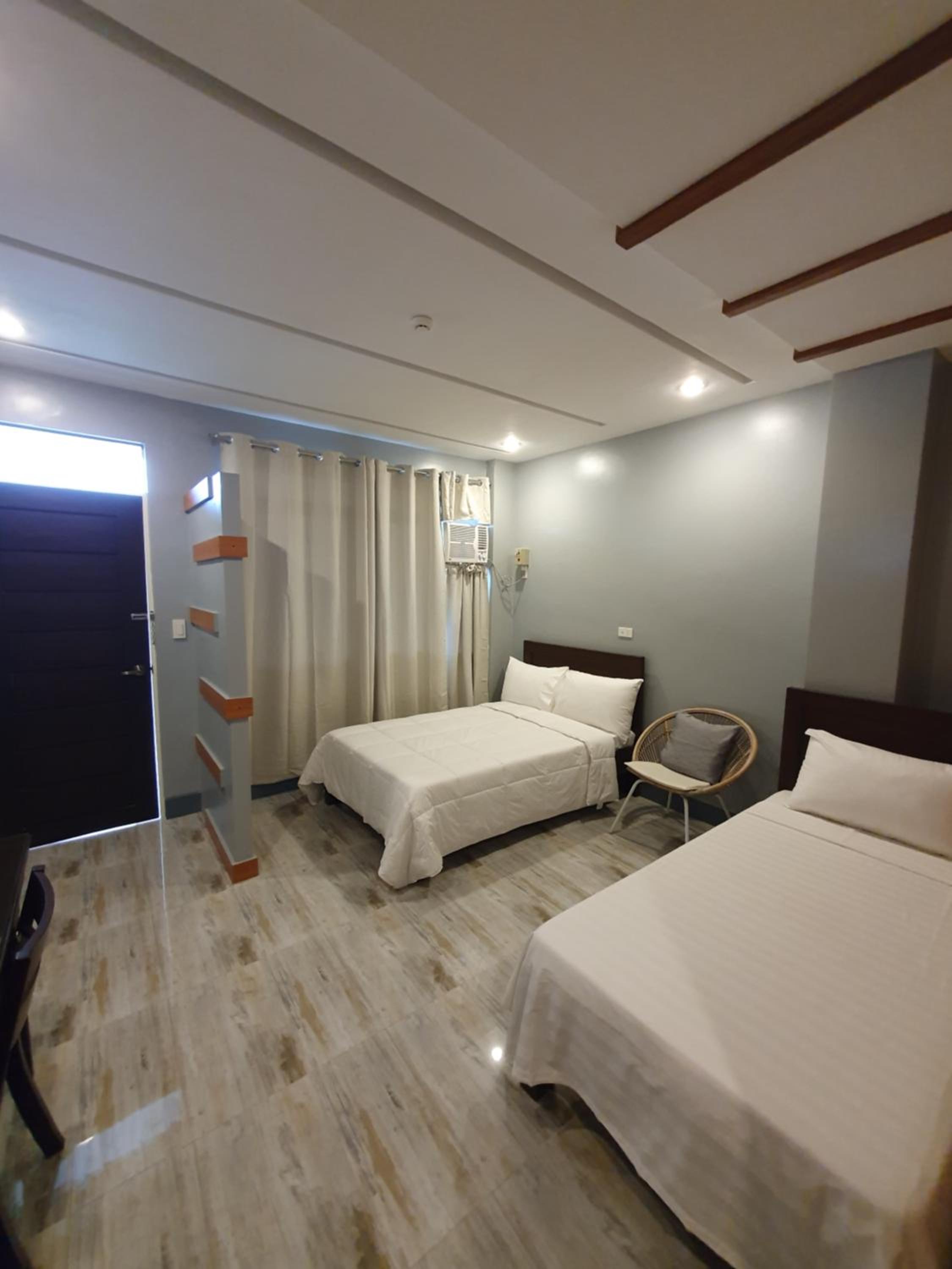 Basic Triple Room with Shared Bathroom photo 2