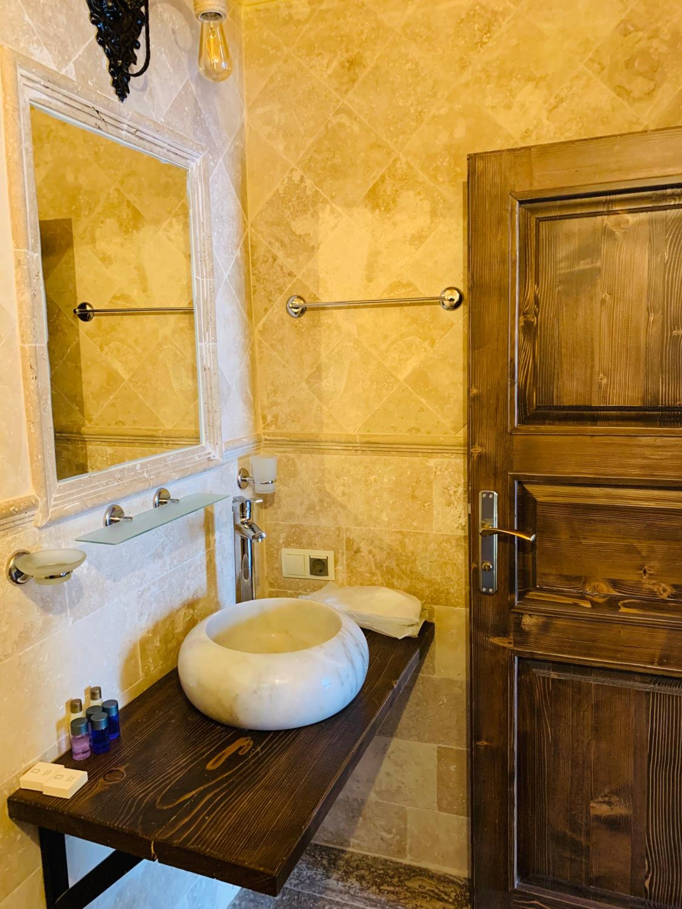 Double Room - Photo 18