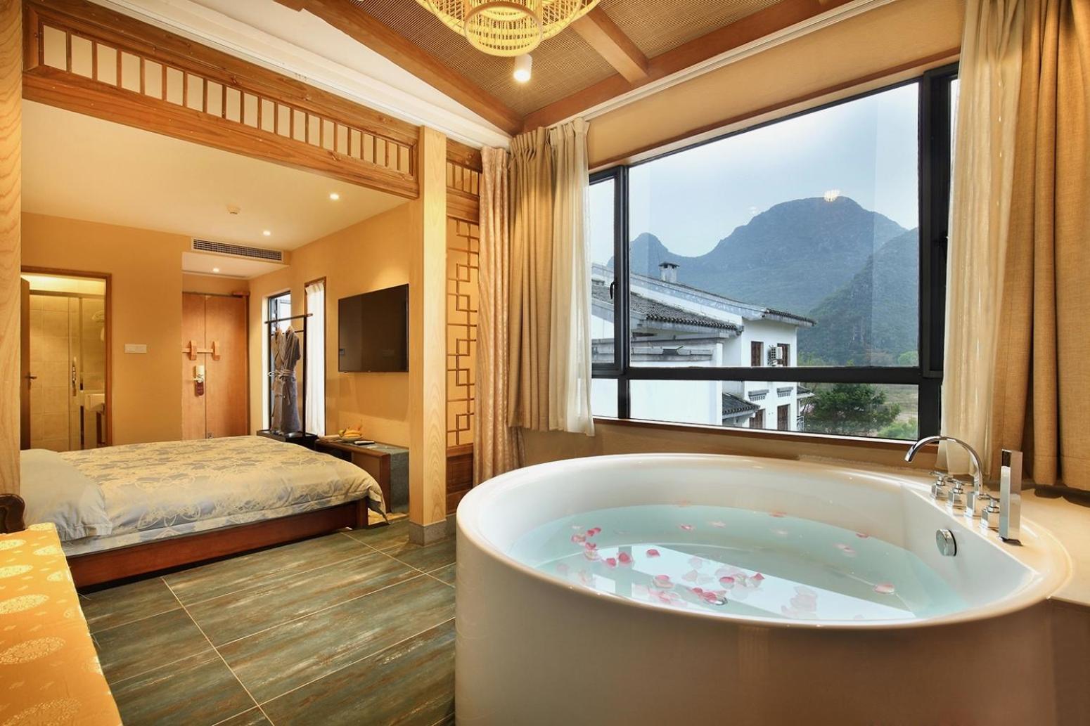 Suite with Mountain View - Photo 1