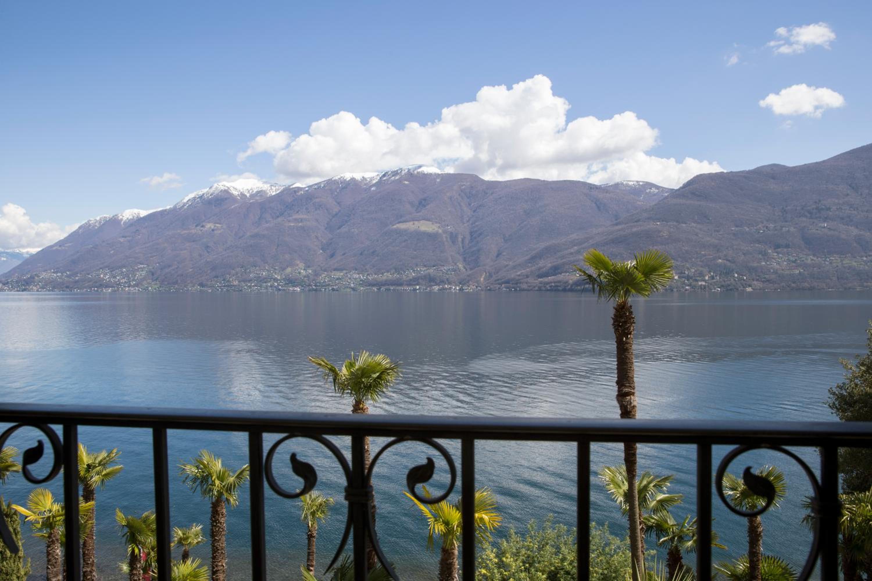Double Room with Lake View - Photo 10