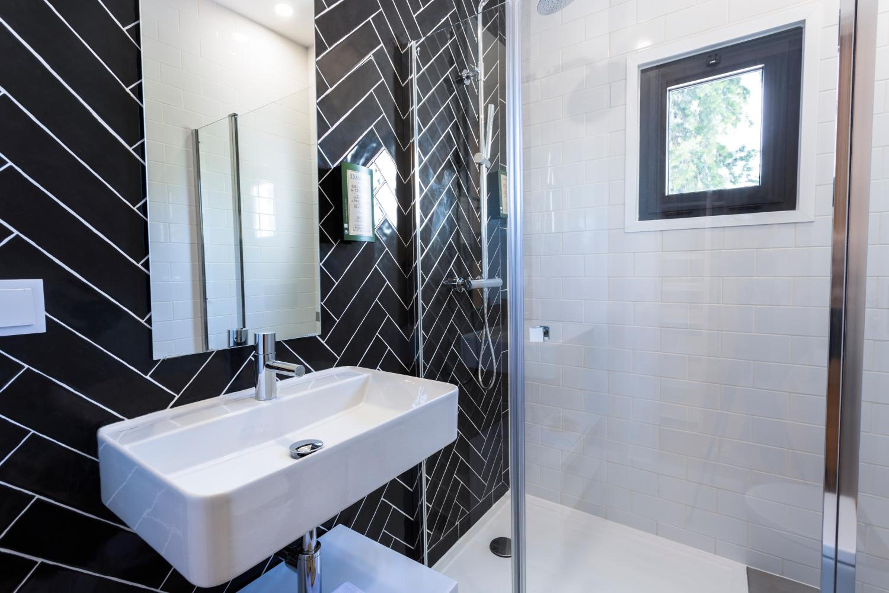 Standard Double or Twin Room photo 3