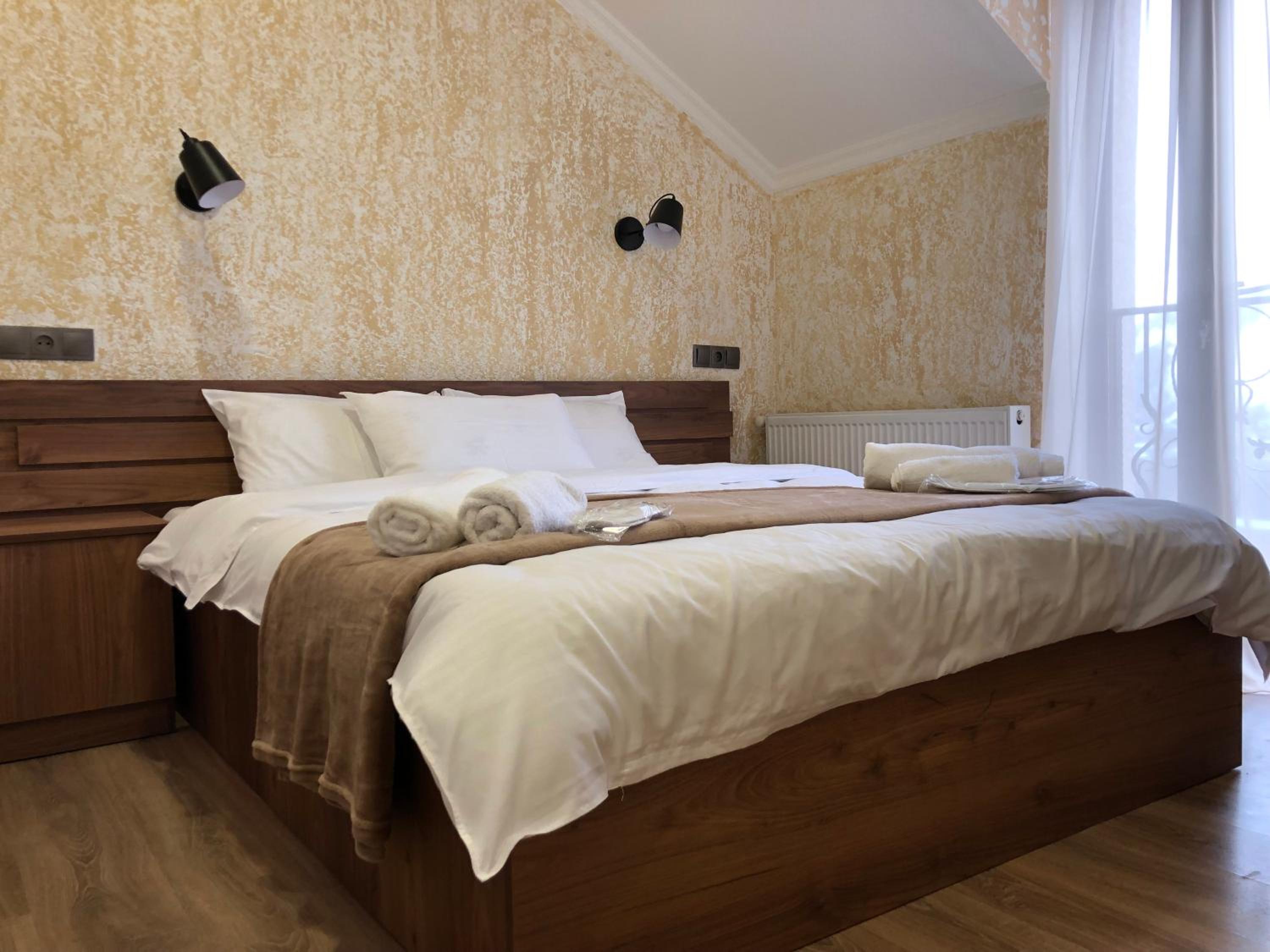 Double or Twin Room with Mountain View