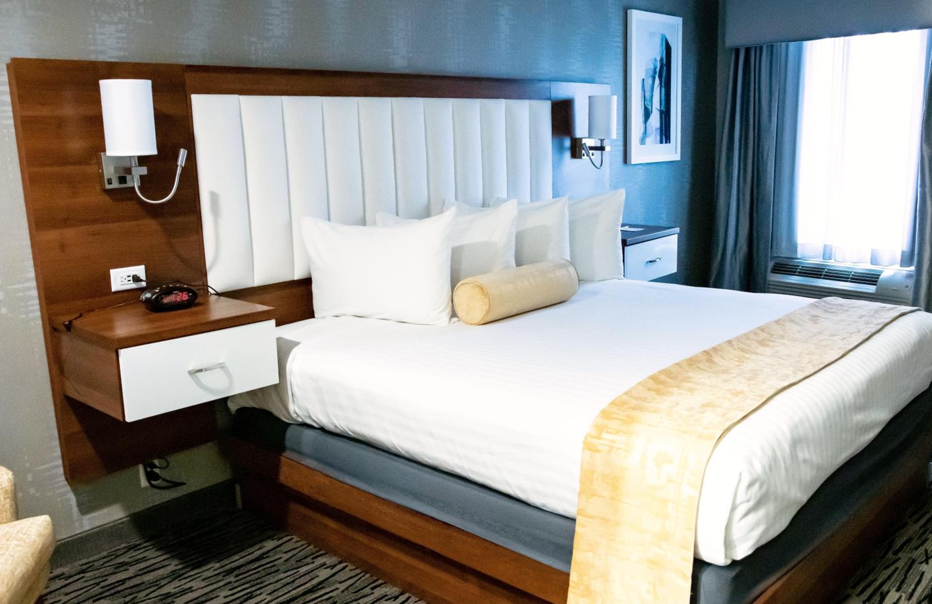 King Room - Non-Smoking photo 2
