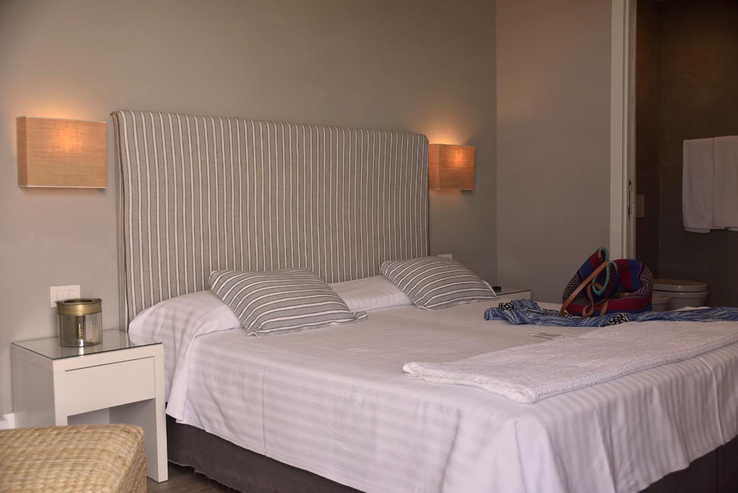 Comfort Double Room with Balcony and Side Sea View - Photo 1