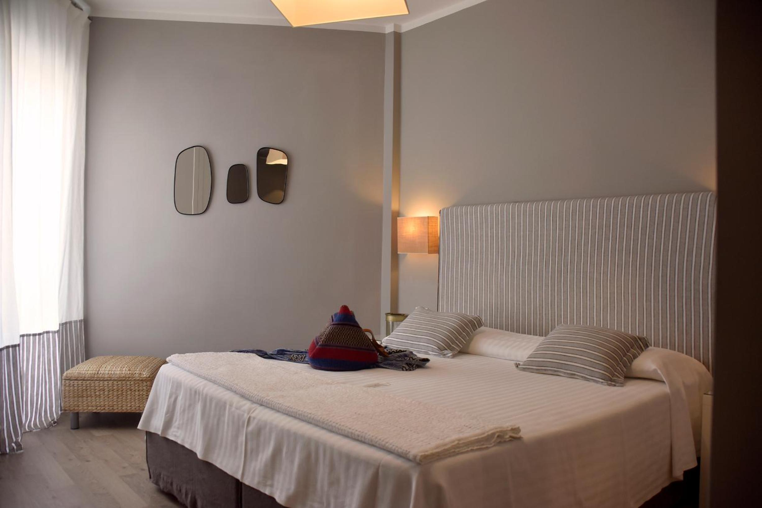Comfort Double Room with Balcony and Side Sea View - Photo 4