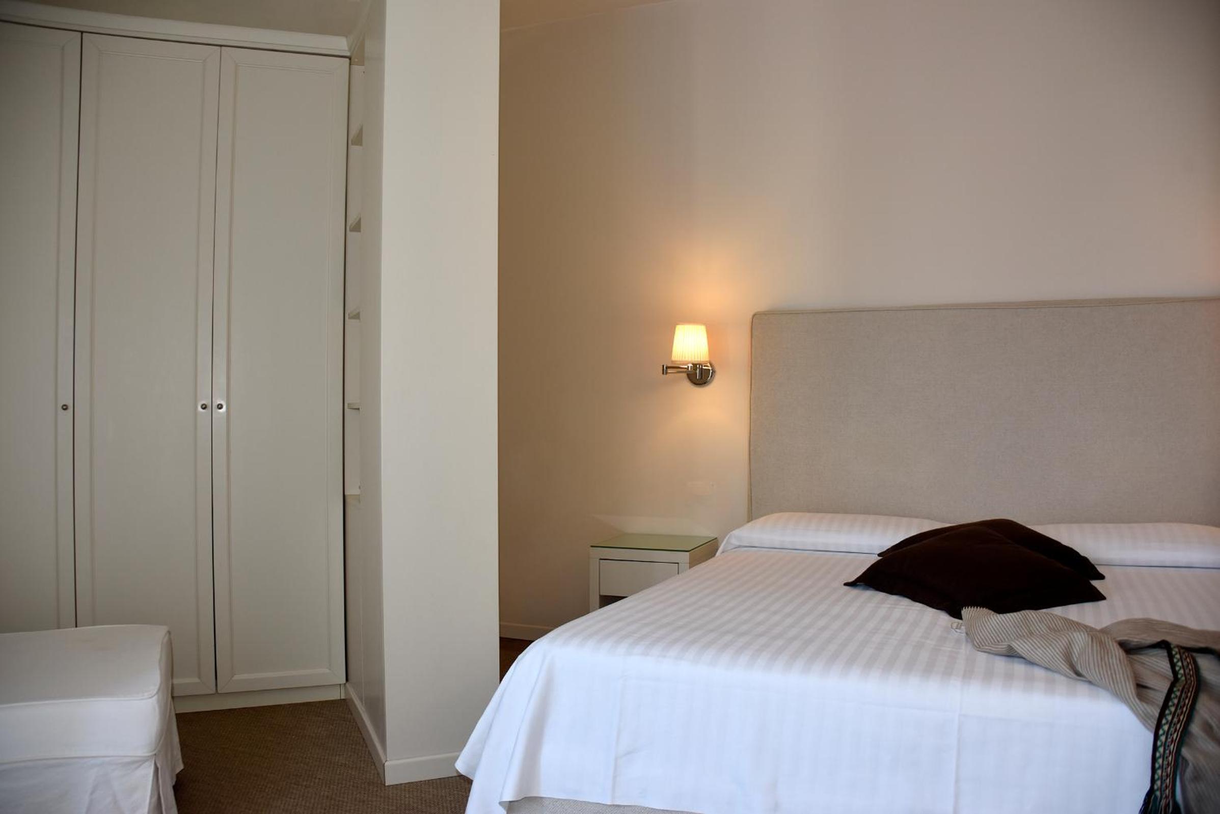 Superior Double Room with Balcony - Photo 5