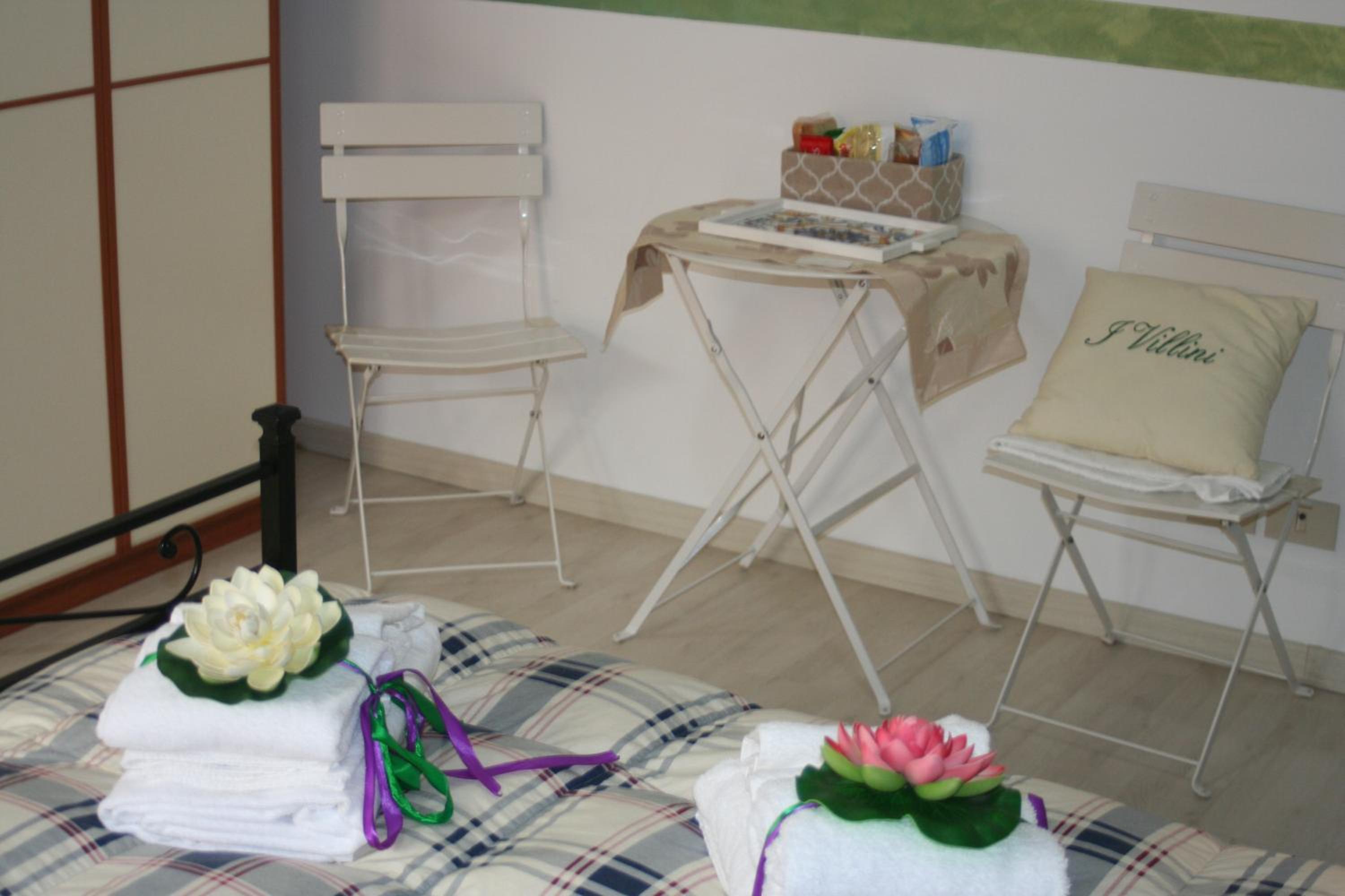 Large Double Room - Photo 12