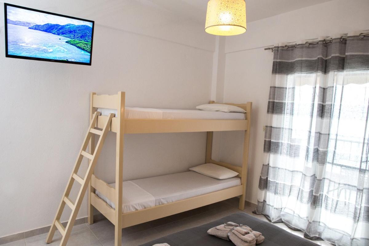 Quadruple Room - Photo 11