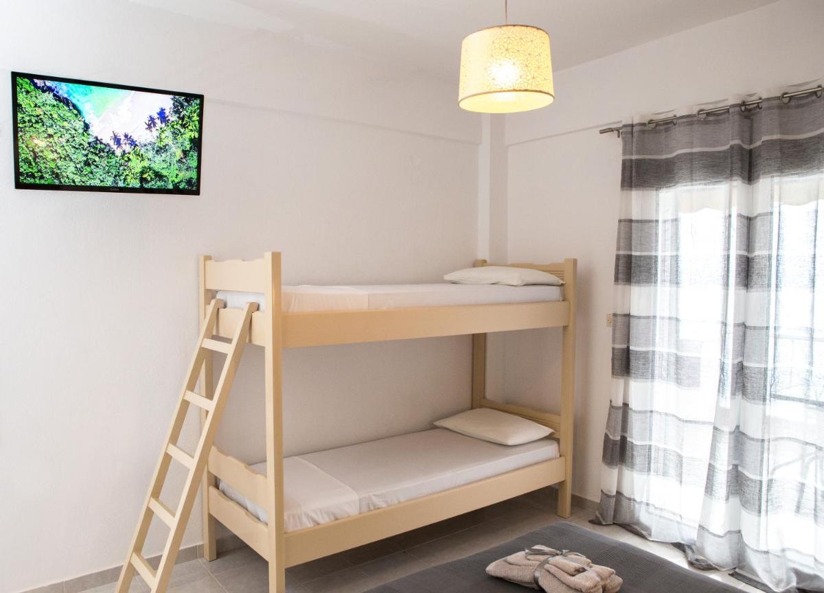 Quadruple Room - Photo 9