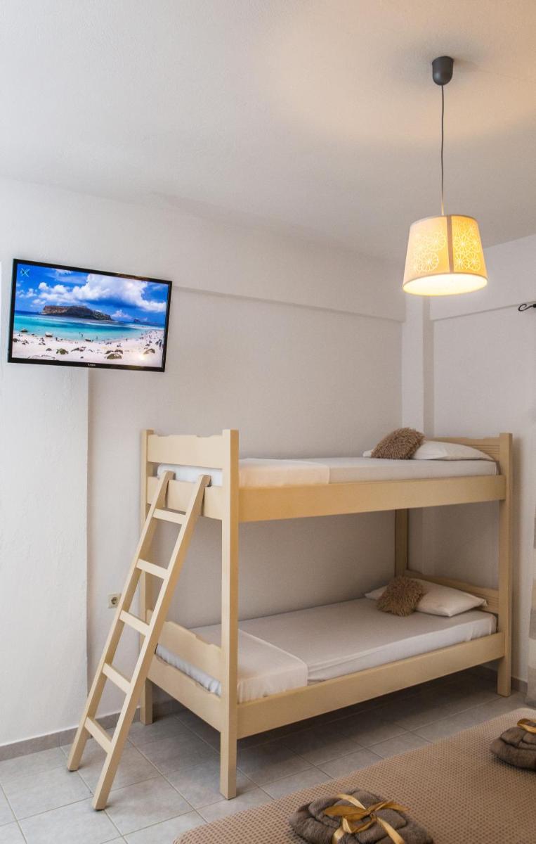Quadruple Room - Photo 8
