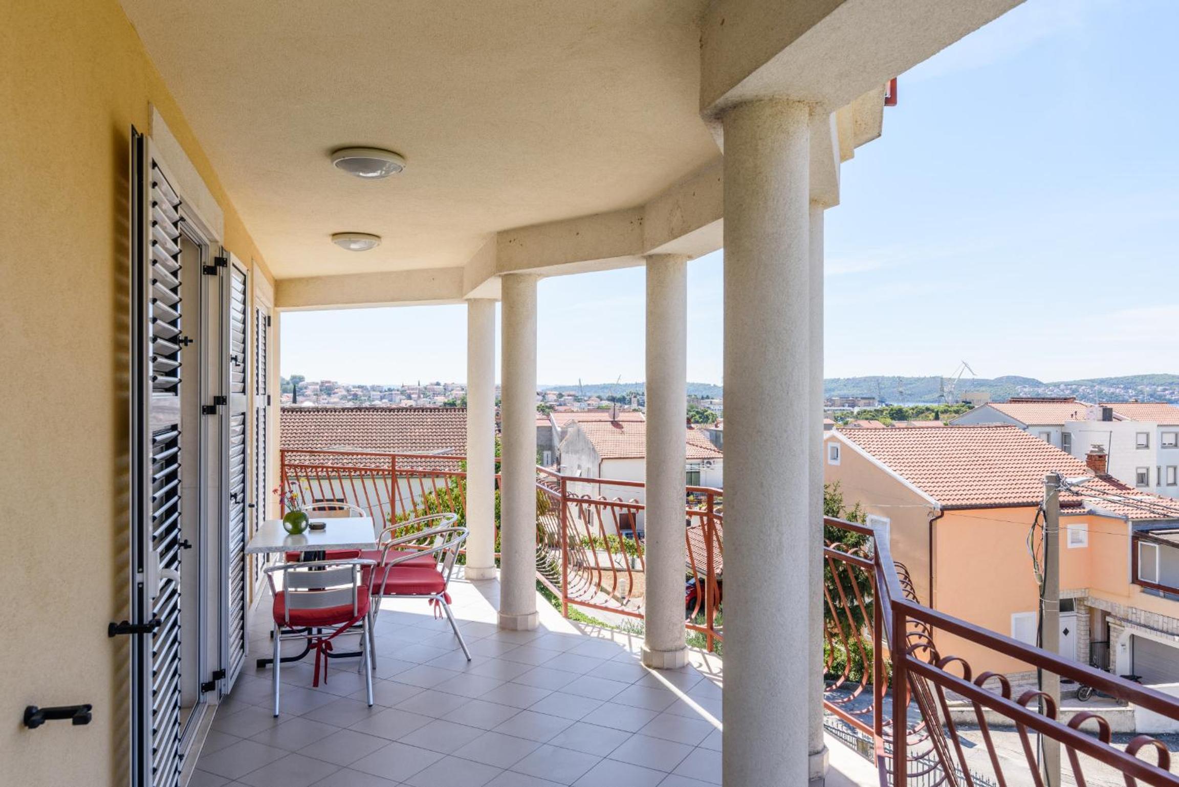 One-Bedroom Apartment with Balcony