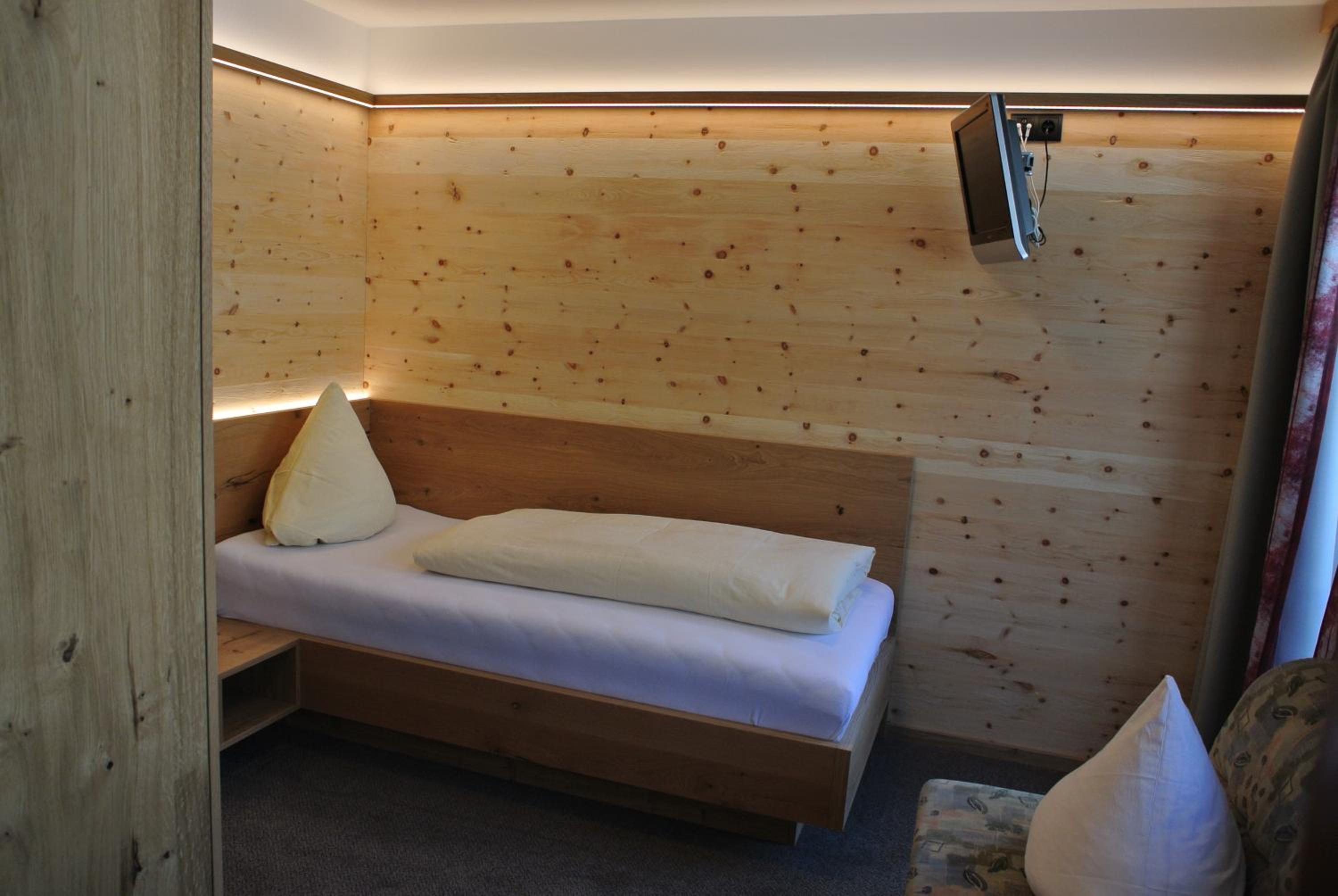 Single Room with Shower photo 3