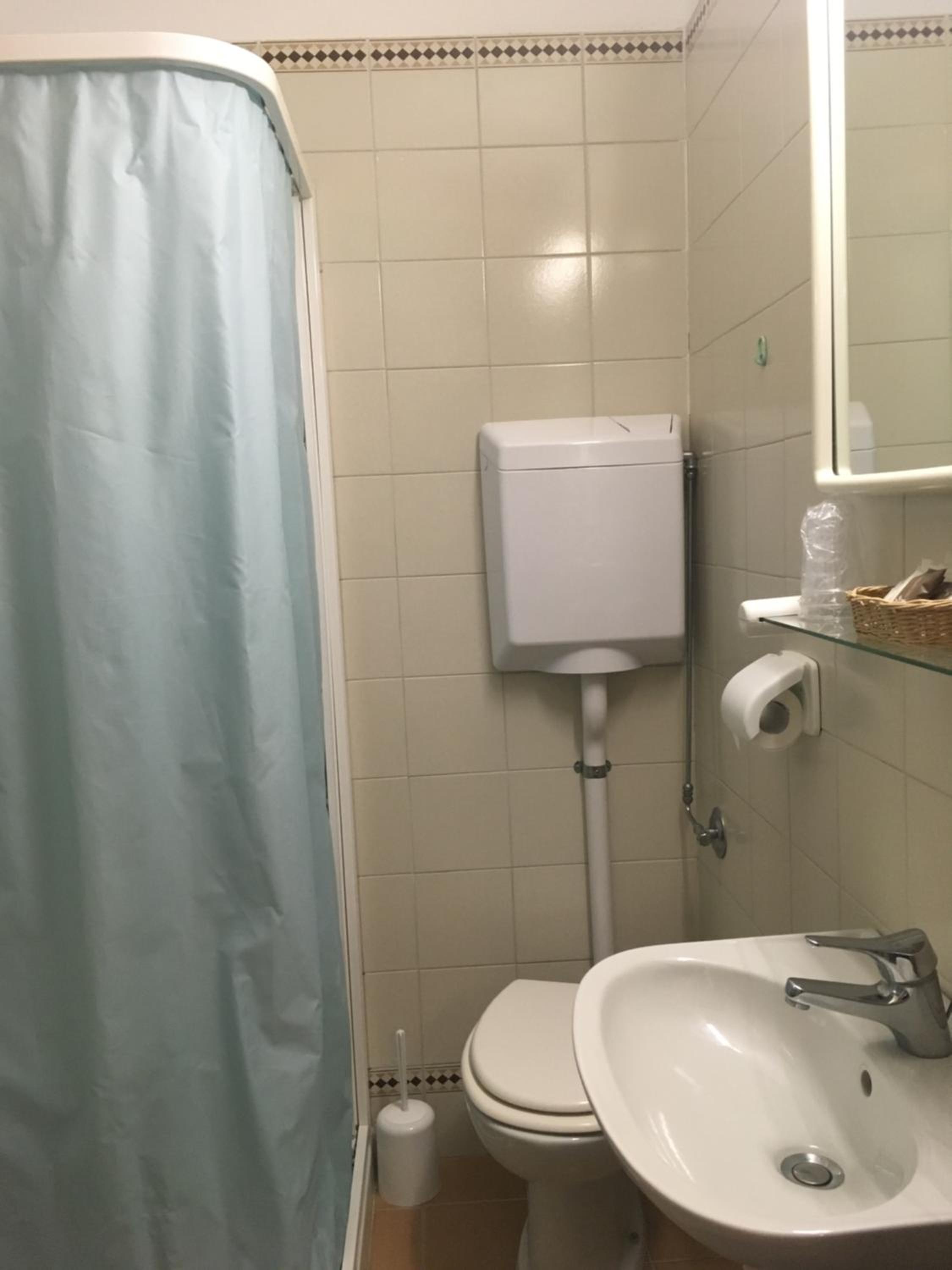 Small Double Room - Photo 6