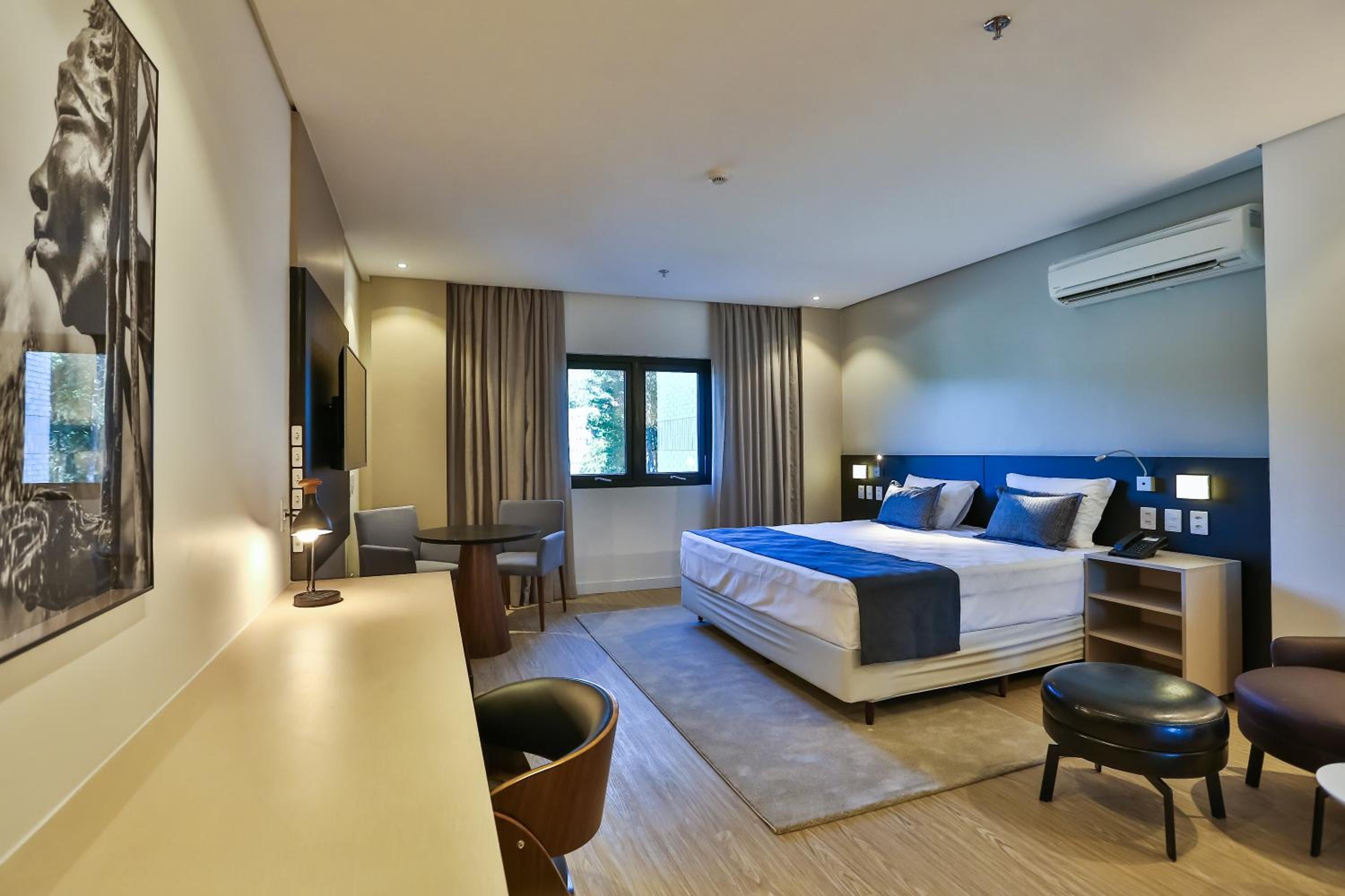 Deluxe King Room photo 3