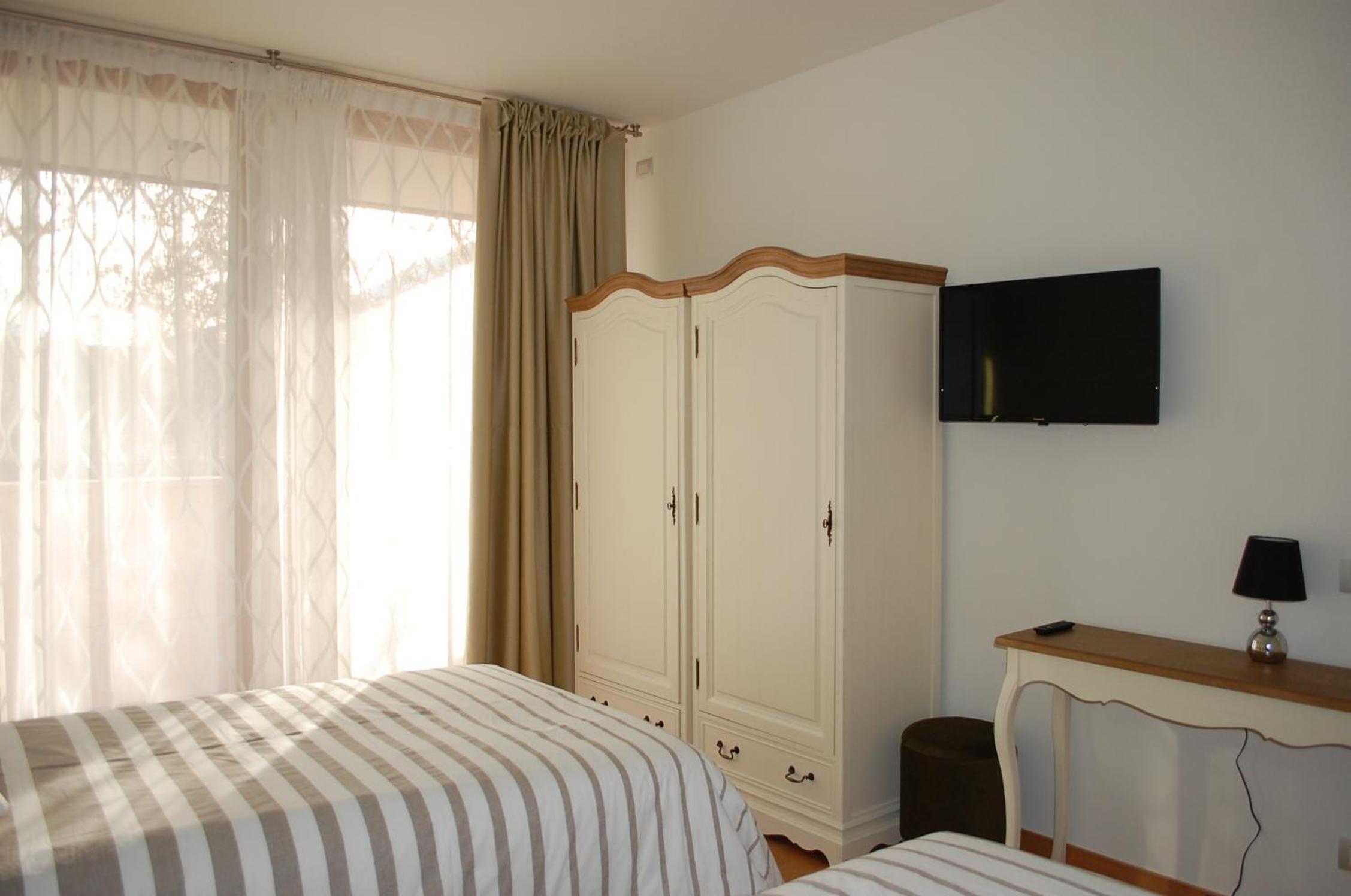 Twin Room with Shared Bathroom photo 1