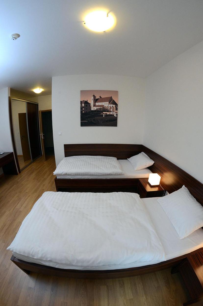 Twin Room - Photo 4