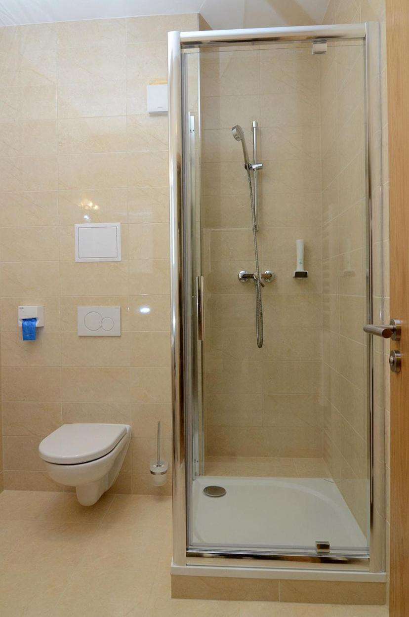 Double Room - Photo 6