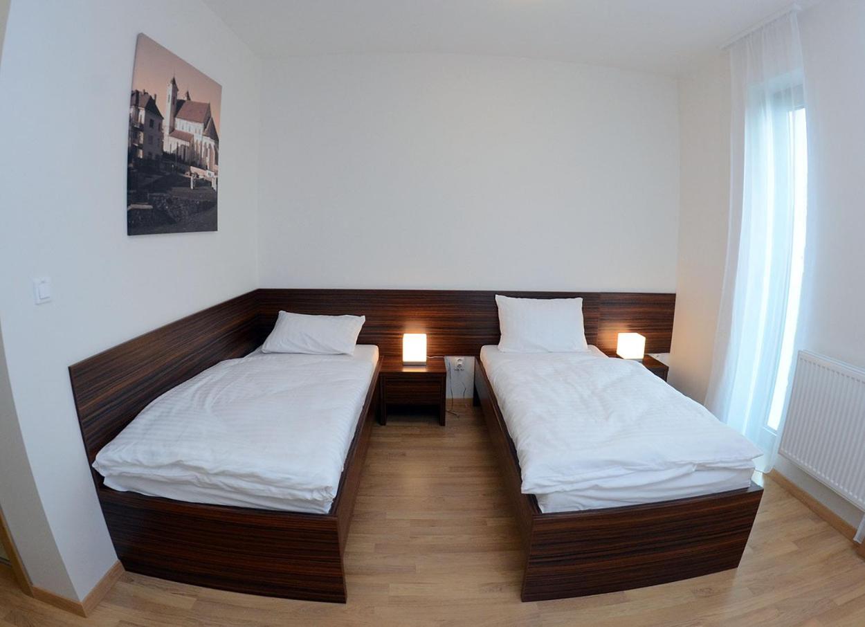 Twin Room - Photo 1
