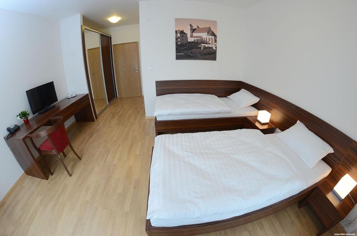 Twin Room - Photo 5
