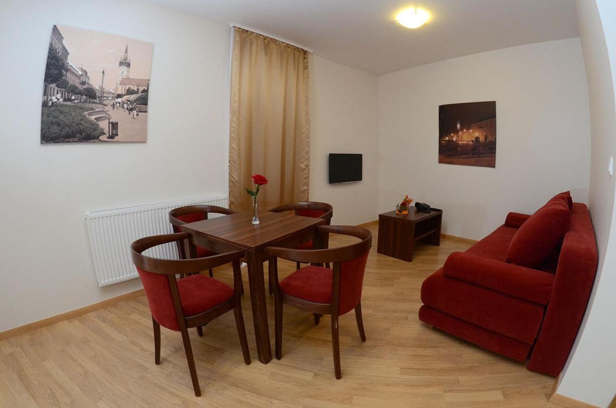Suite - Photo 1