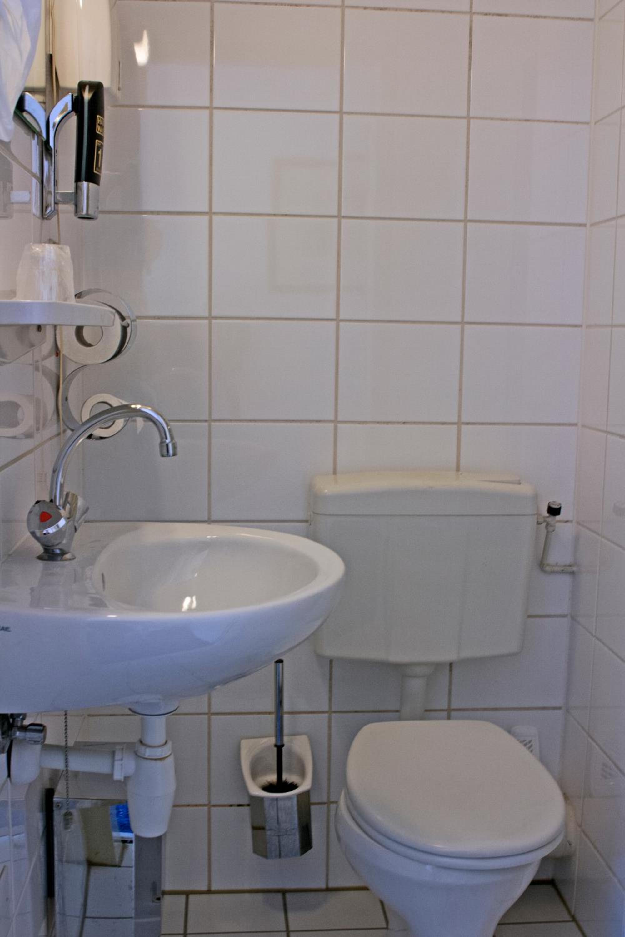 Double Room with Spa Bath photo 3