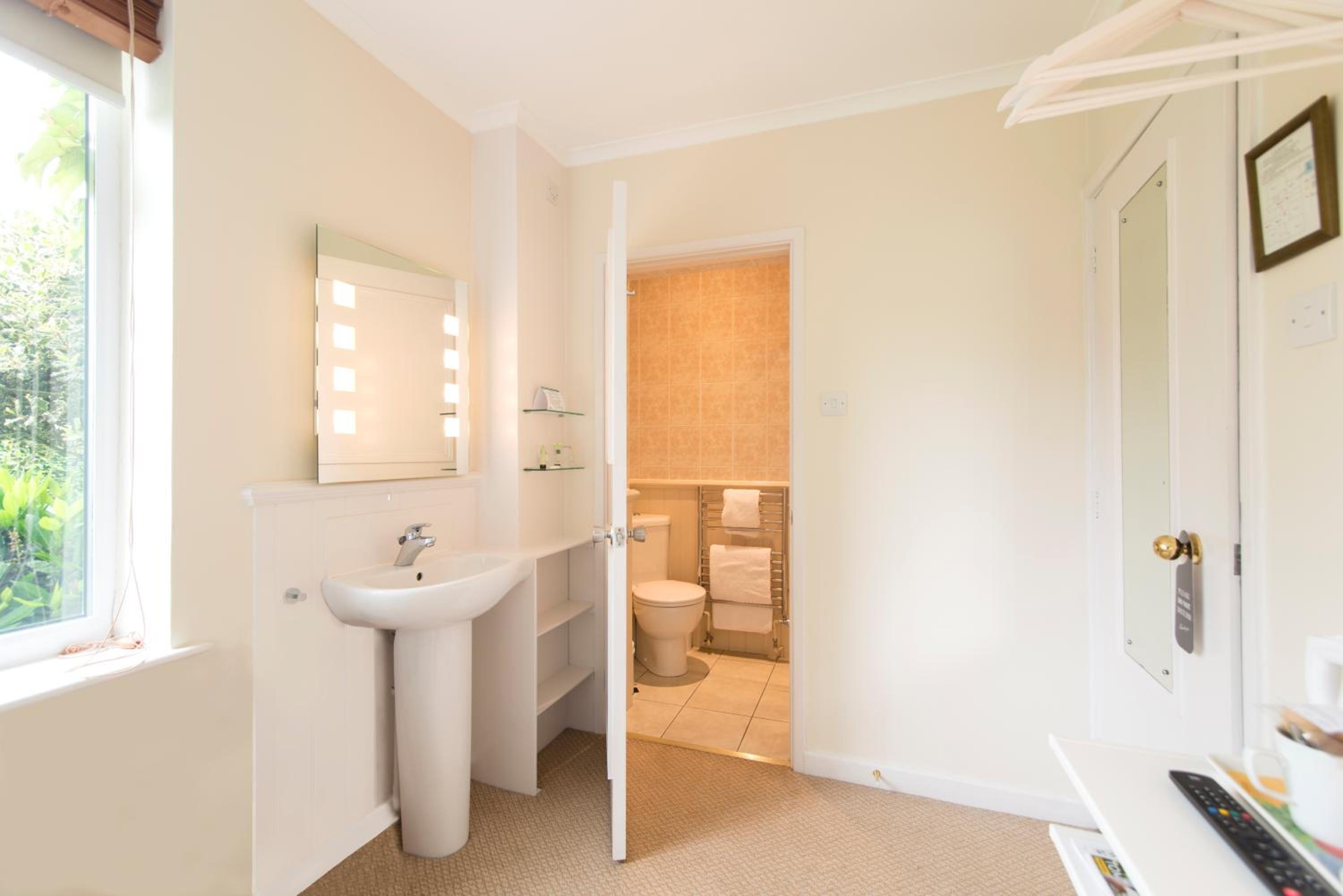 Standard Double Room - Photo 2