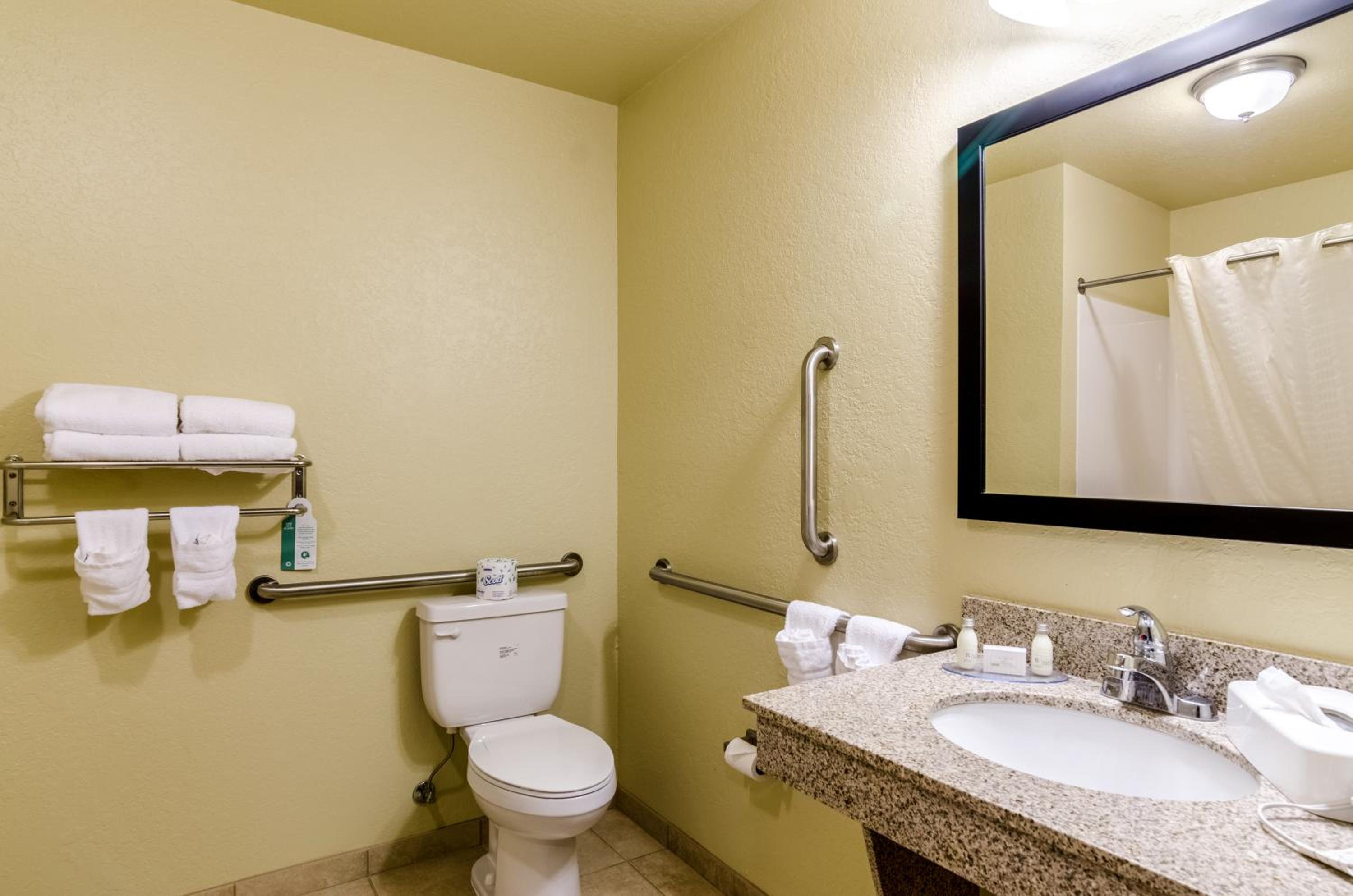 Queen Room - Disability Access photo 3