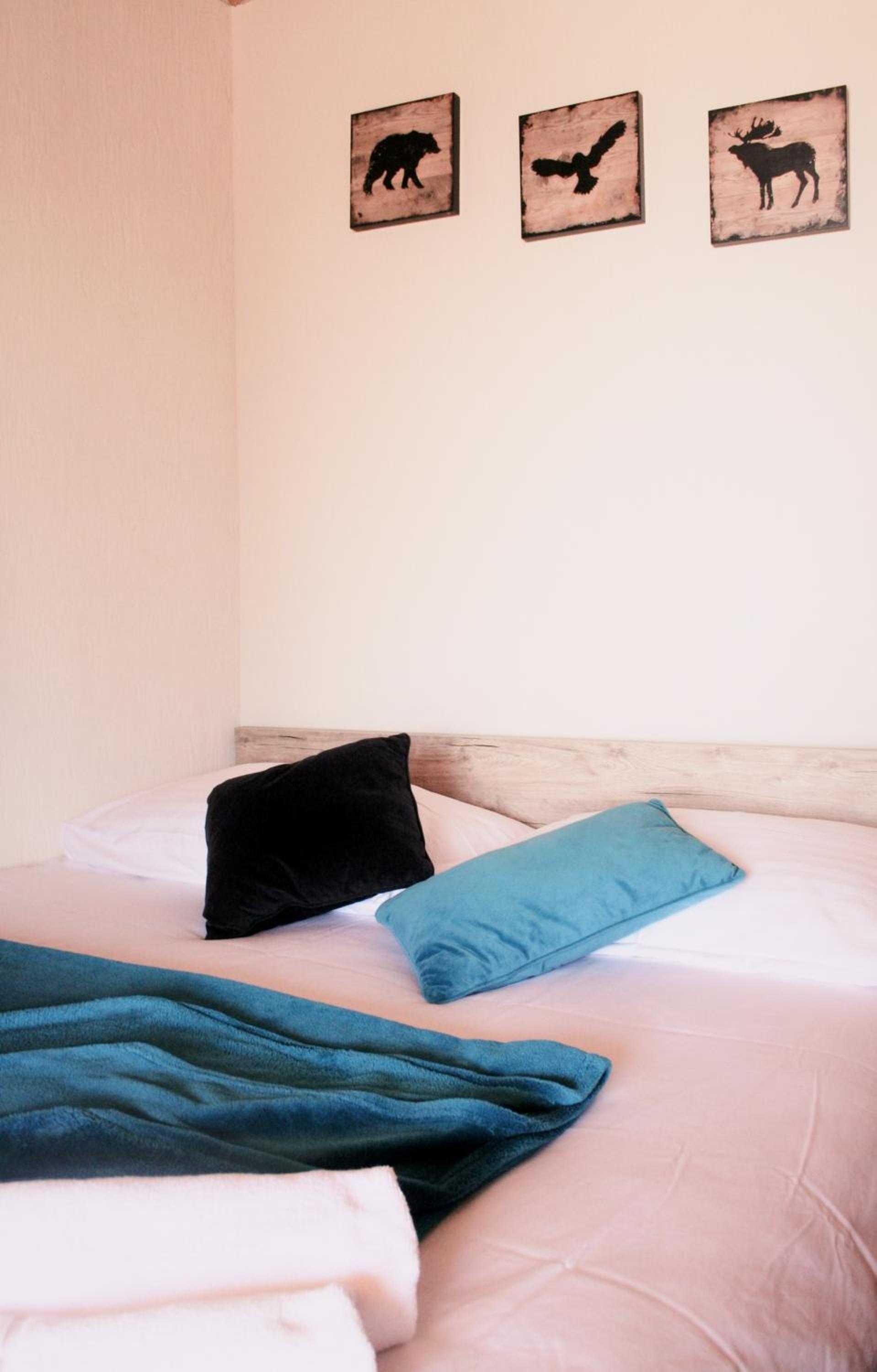Petite double bedroom with en-suite bathroom