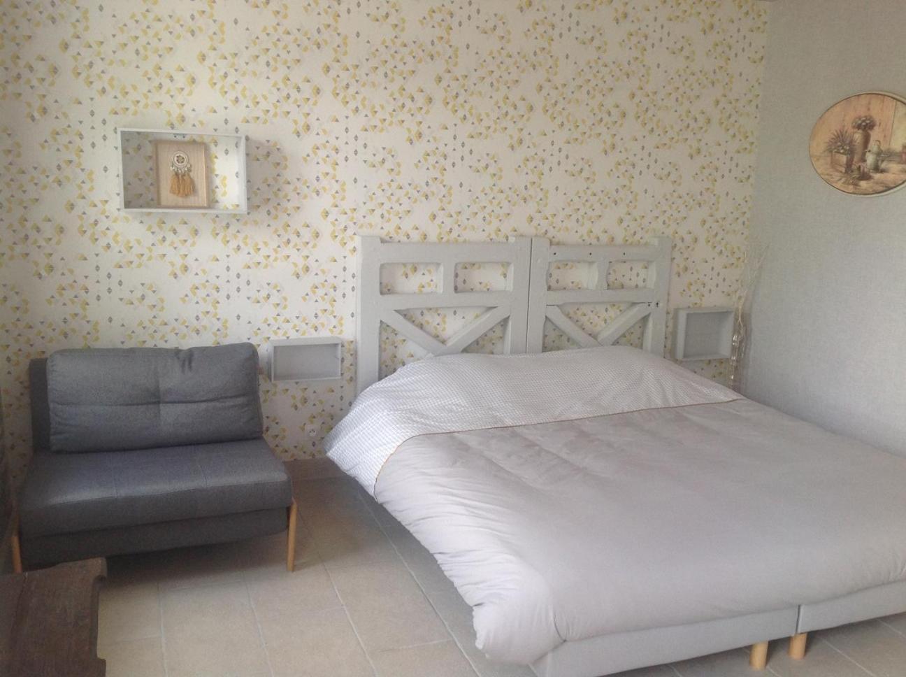 Queen Room with Garden View - Photo 3