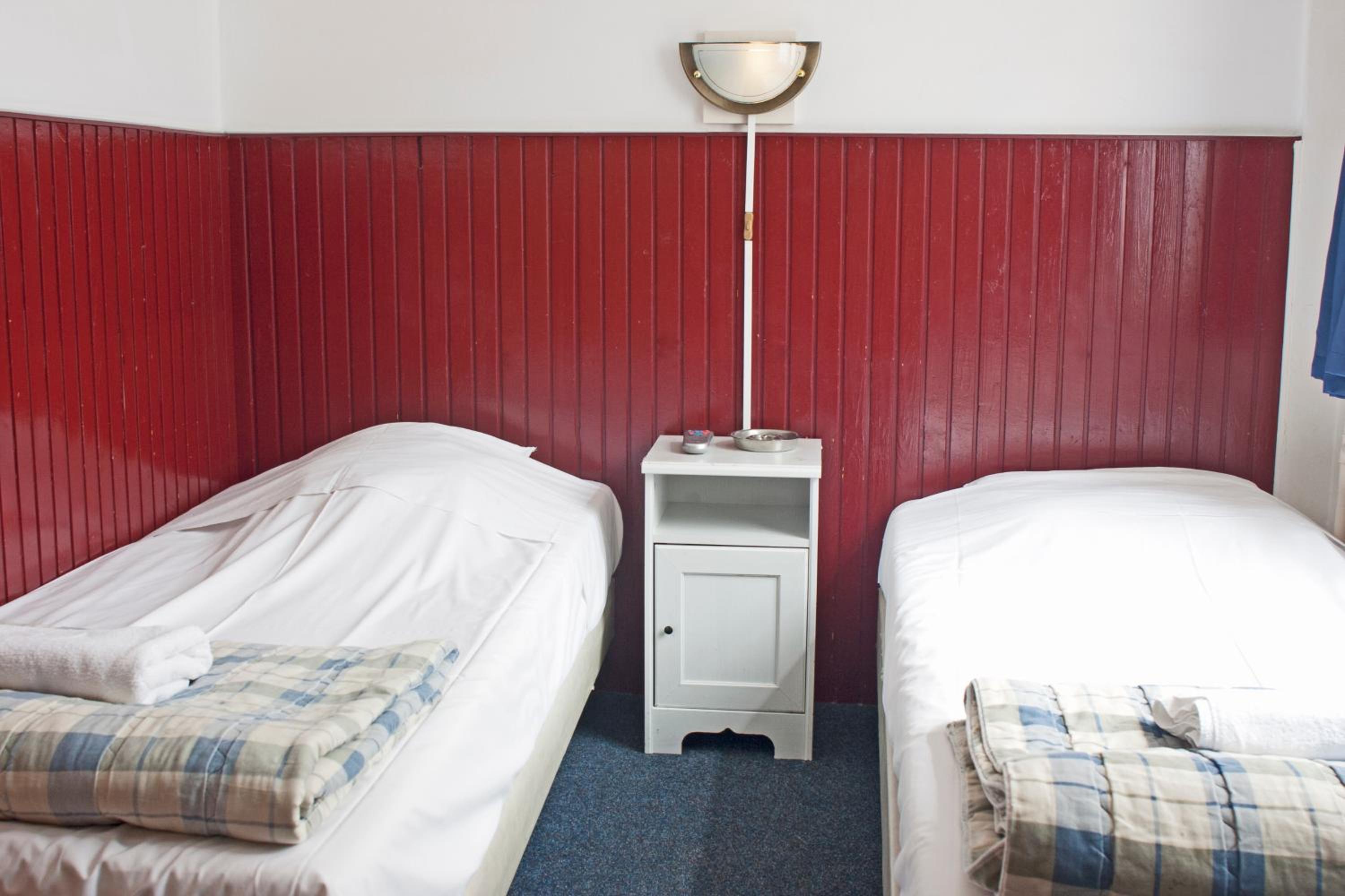 Basic Twin Room with Shared Bathroom photo 1