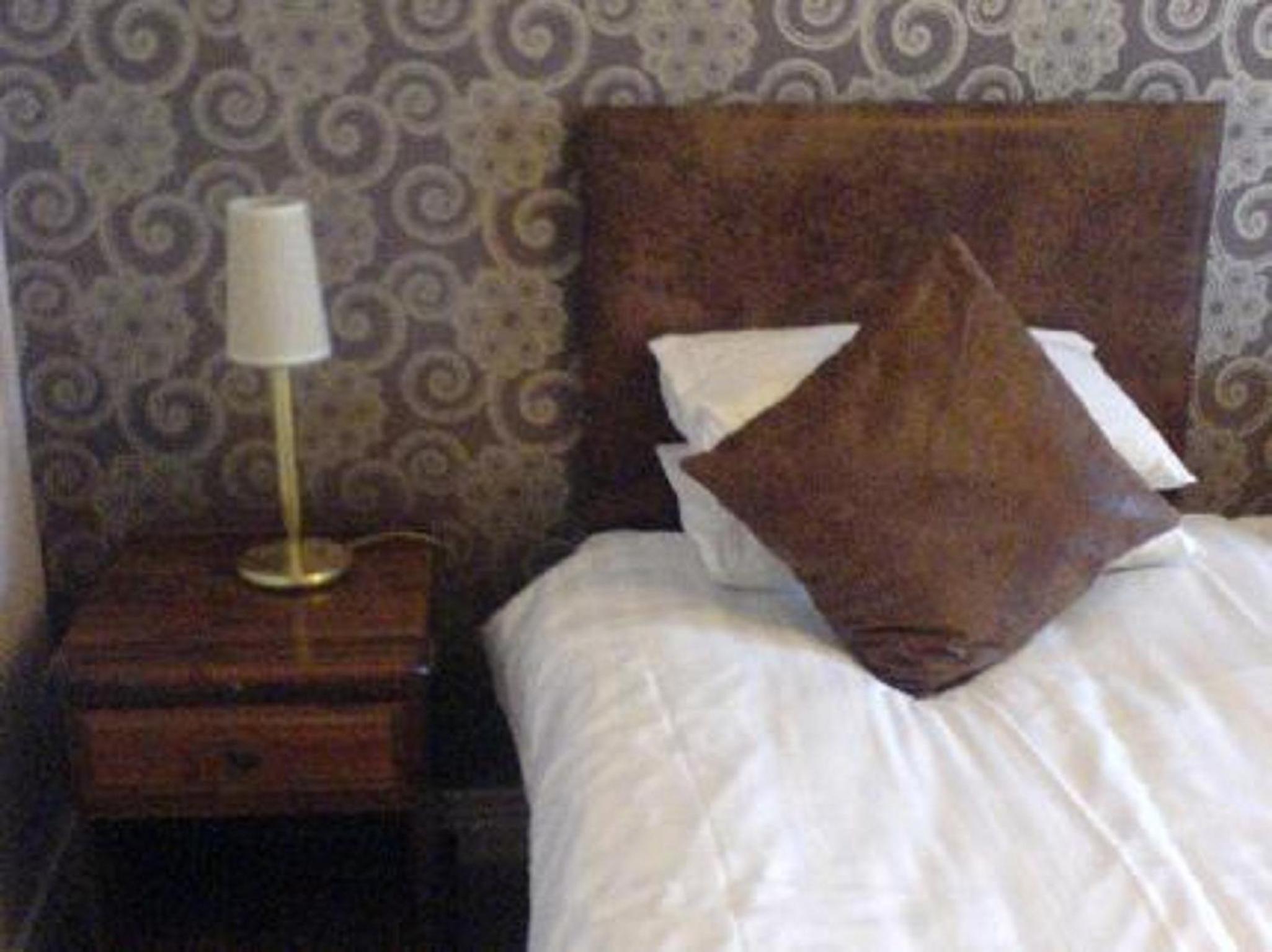 Standard Twin Room - Photo 3