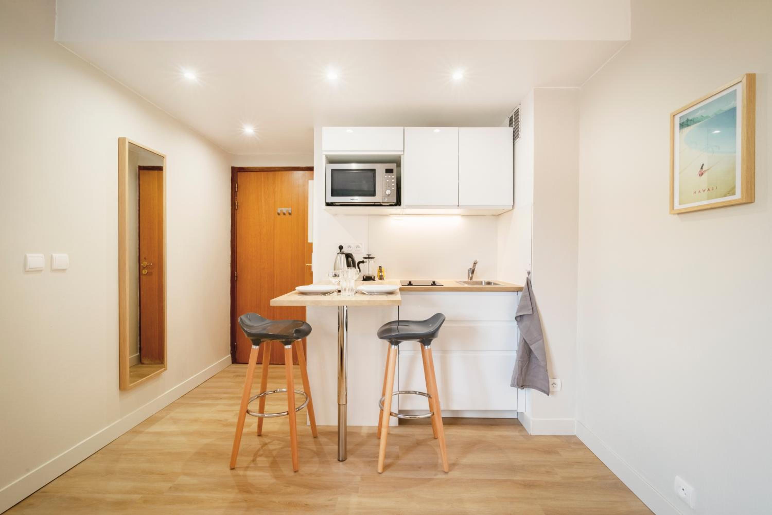 One-Bedroom Apartment - Photo 3