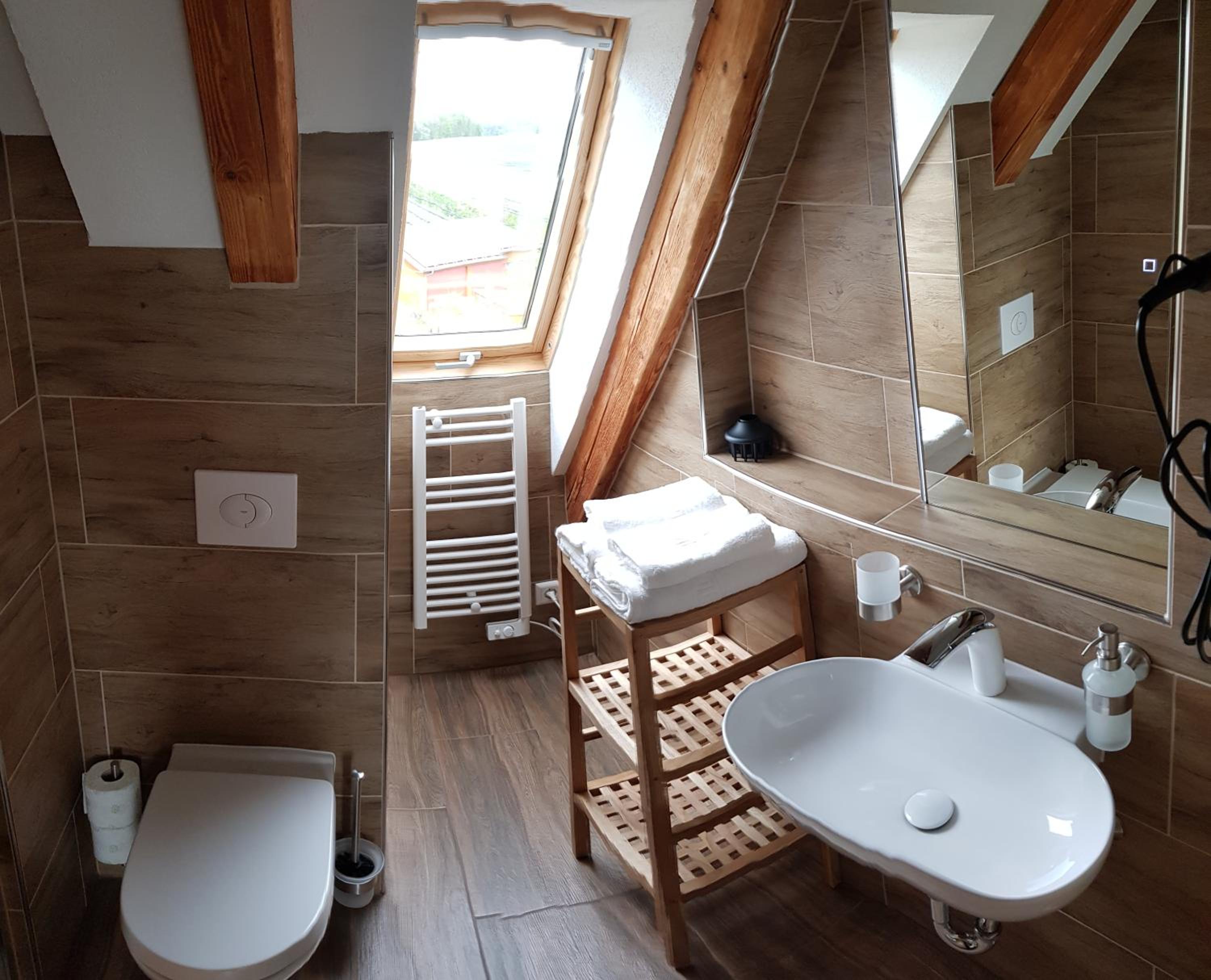 Triple Room with Lake View - Photo 17
