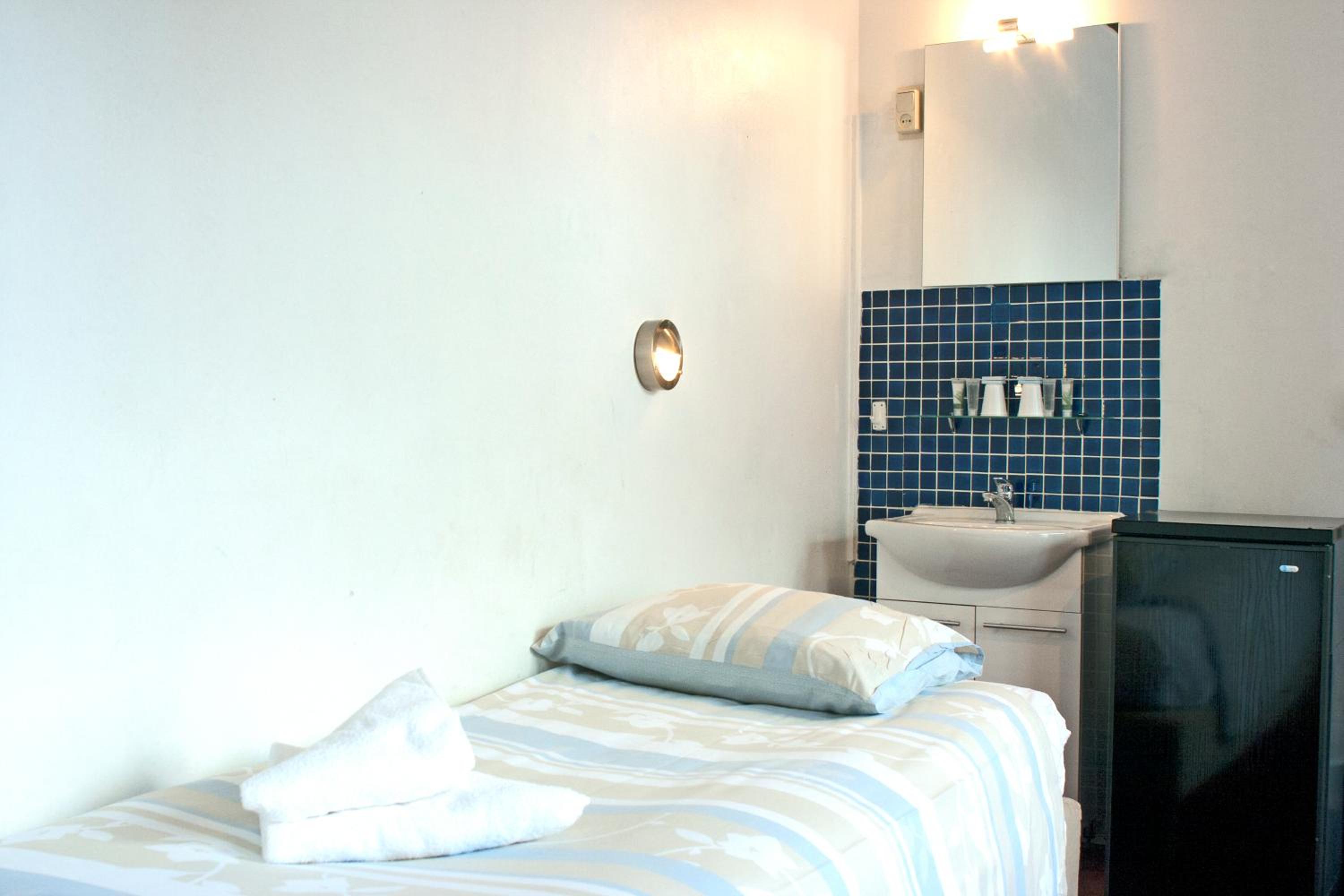 Single Room with Shared Bathroom photo 1