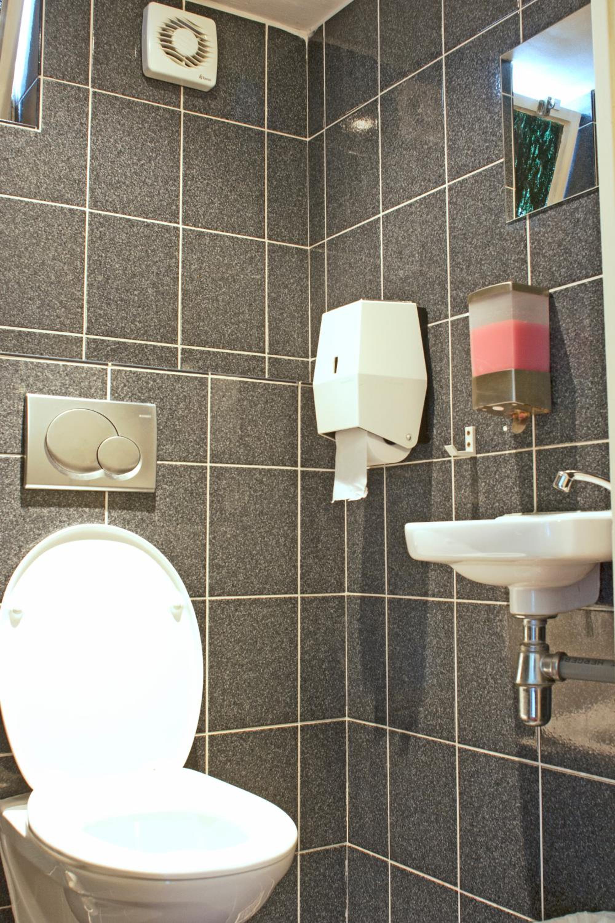 Twin Room with Shared Bathroom photo 2